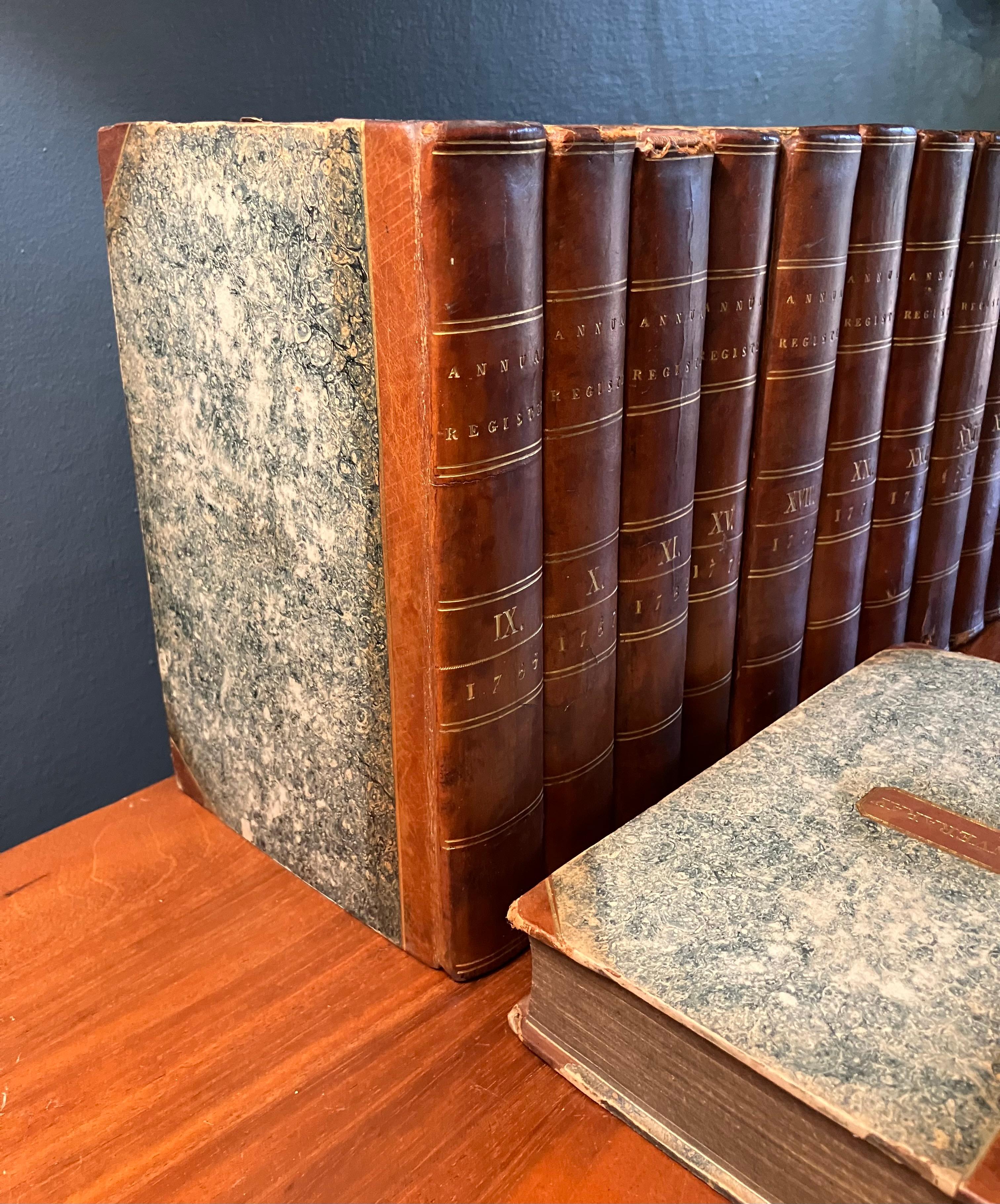 Doré Ensemble inversé de quinze livres reliés en cuir en vente