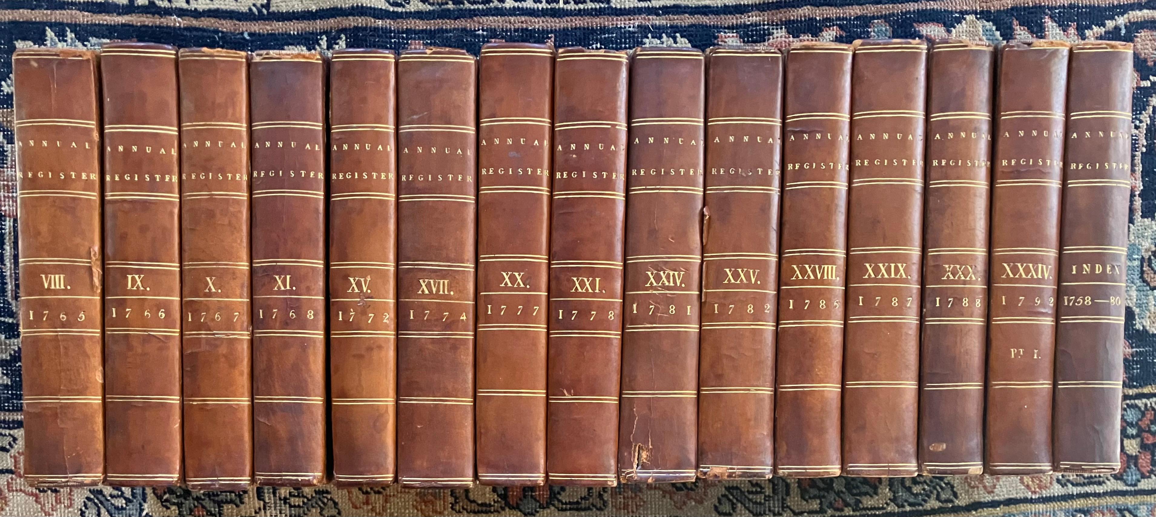 Ensemble inversé de quinze livres reliés en cuir en vente 4