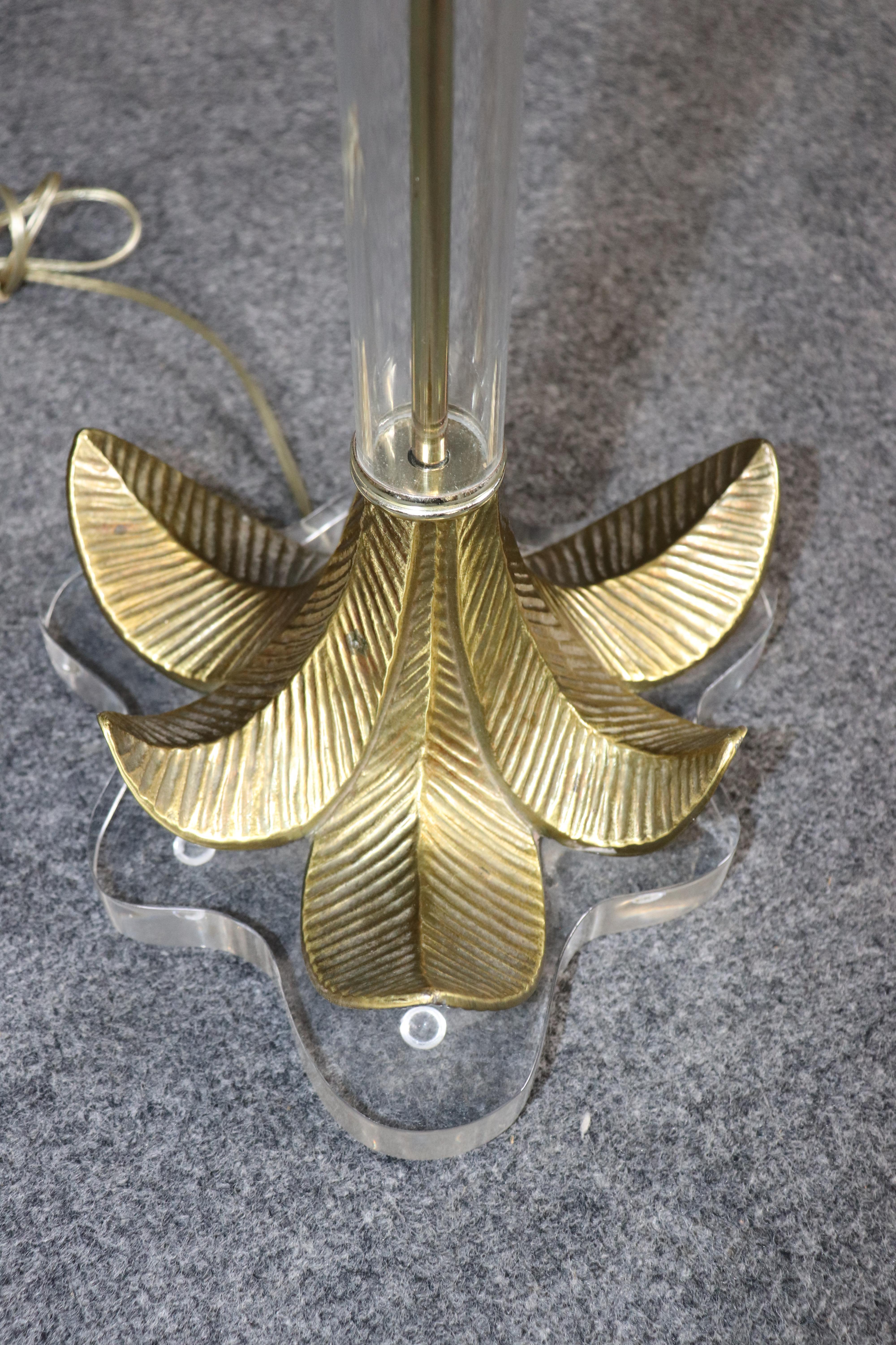 Mid-Century Modern Inverse Palm Tree Lucite and Brass Maison Jansen Style Table Lamp For Sale