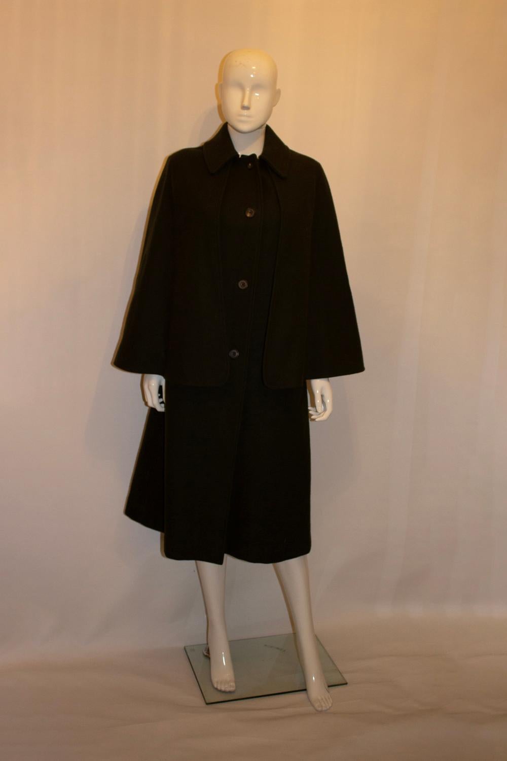 Abrigo de lana verde oliva Invertec con detalle de capa Negro en venta