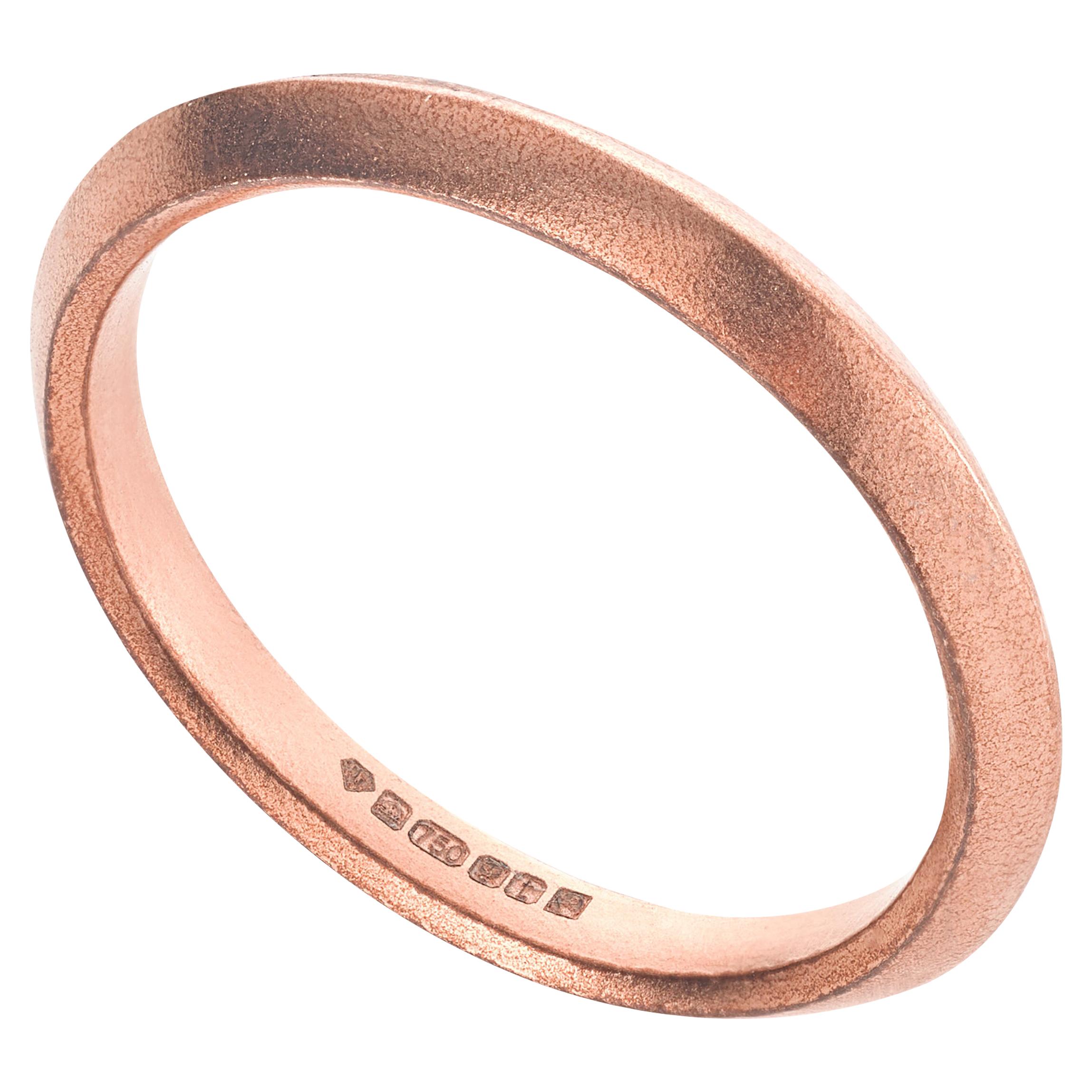 Inverted Ring mit Berghound aus 18 Karat rotem Fairtrade-Gold