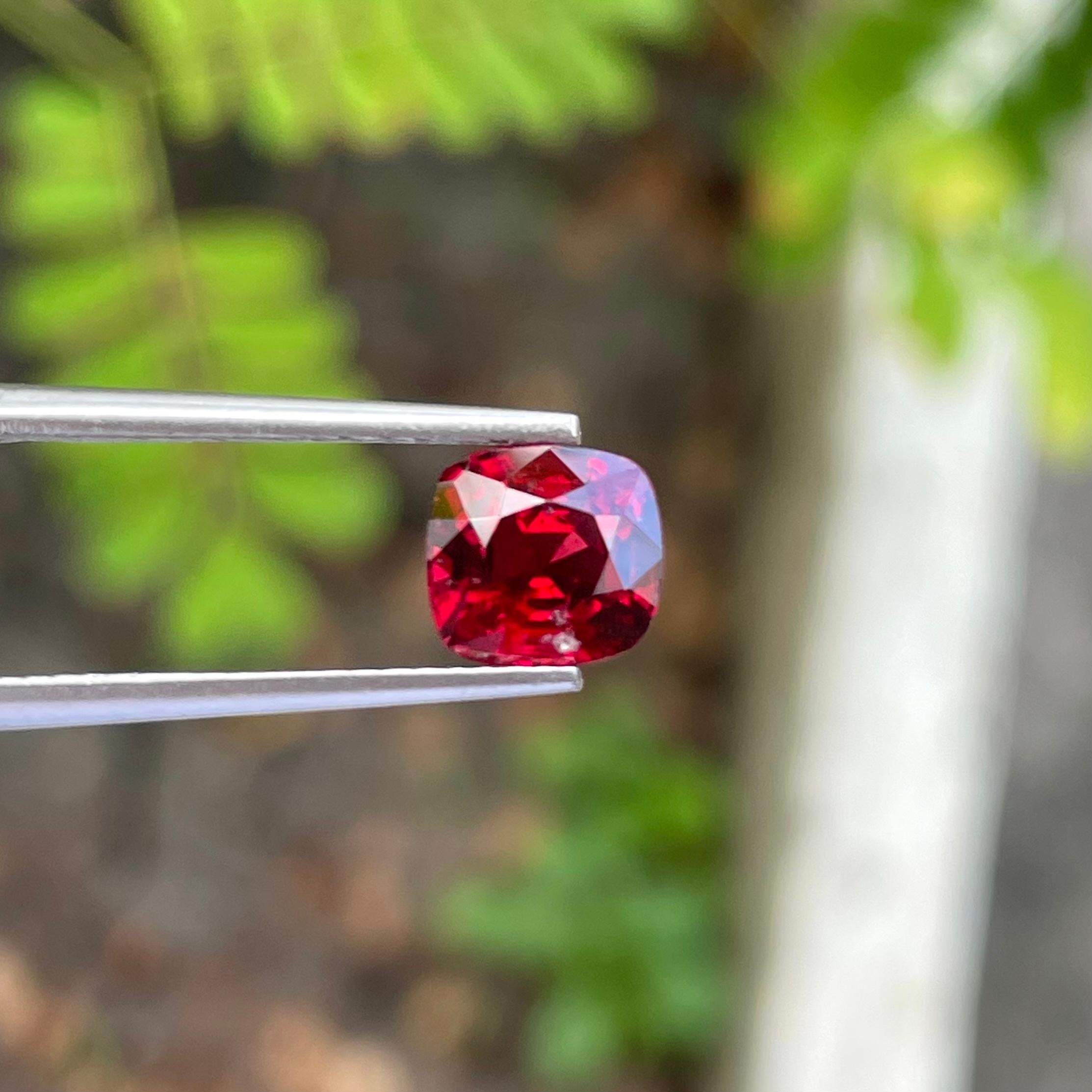 Invest in Fine Quality Red Burmese Spinel 1.55 carats Cushion Cut Natural Gem In New Condition For Sale In Bangkok, TH