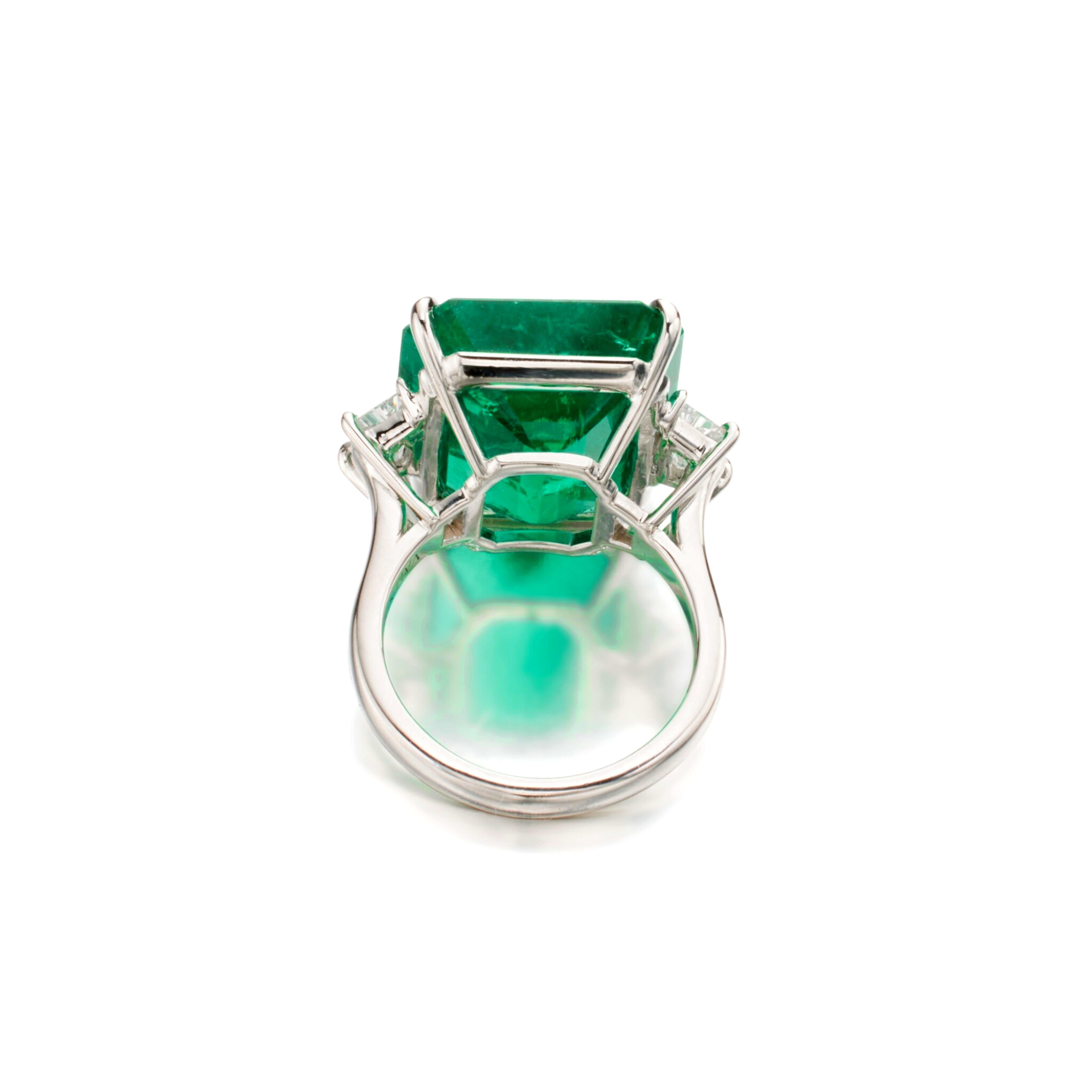 A one of a kind emerald!

36 carats

colobian origin

insignificant oil for this carat weight is extremely rare!!!

