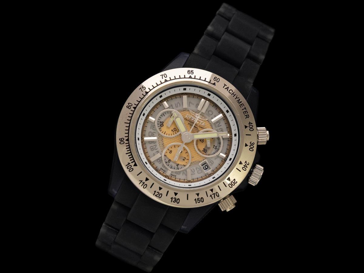 Invicta Anatomic Chronograph Herrenuhr - Besitzt & getragen von Harry Bellafonte COA im Zustand „Gut“ im Angebot in Suwanee, GA