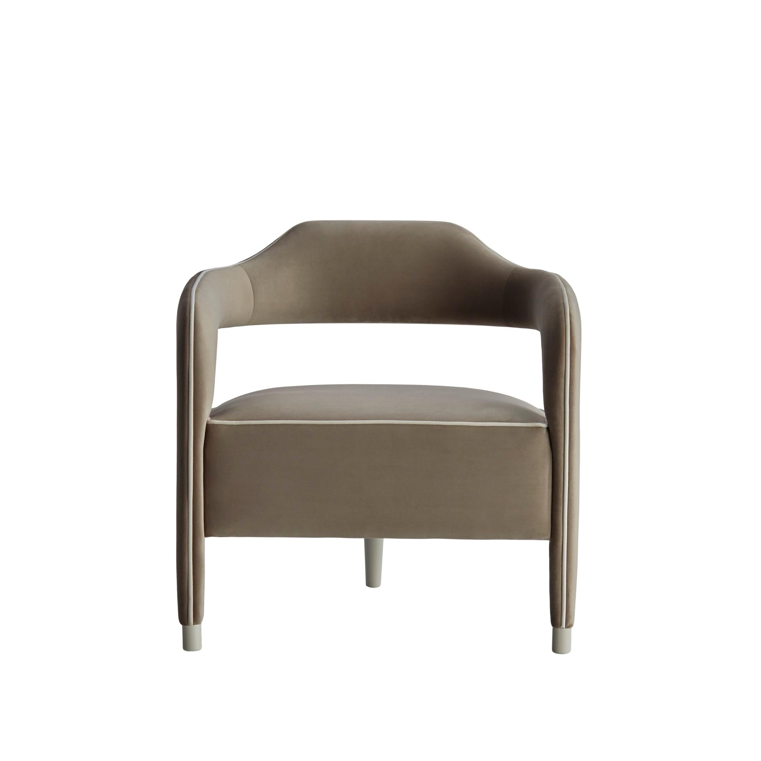 The modern and sophisticated design of INVICTA armchair makes it suitable for any luxury and cosmopolitan interior design inspiration.‎ With just one leg on the back, in solid wood, the Invicta can be upholstered in fabric, eco-leather, natural