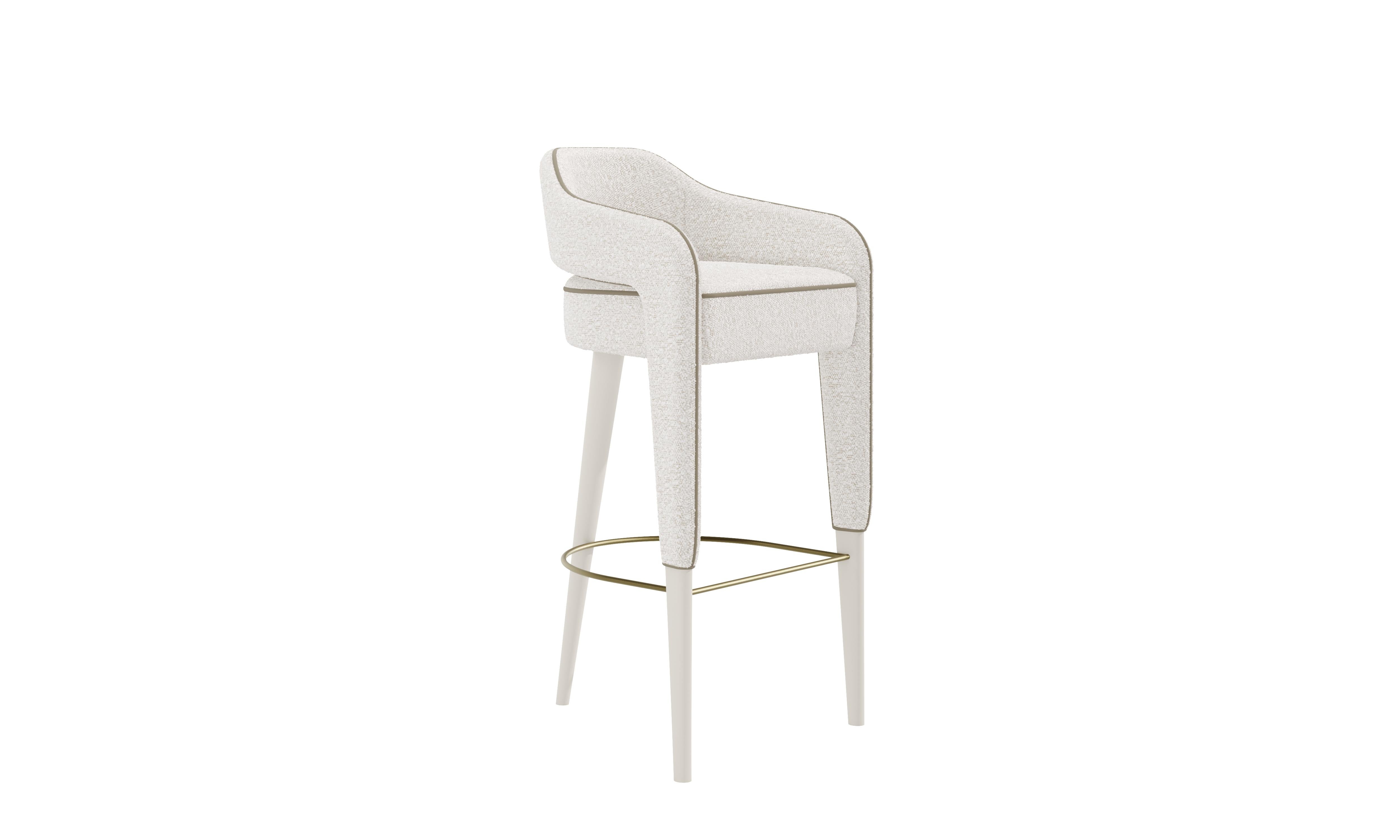 Le tabouret de bar INVICTA de Casa Magna incarne à la fois l'élégance et l'originalité. Doté d'un design unique avec un seul pied arrière en bois massif, il respire la sophistication et le style. La couleur des pieds en bois peut être personnalisée