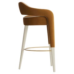 Tabouret de bar INVICTA avec pied arrière en bois massif