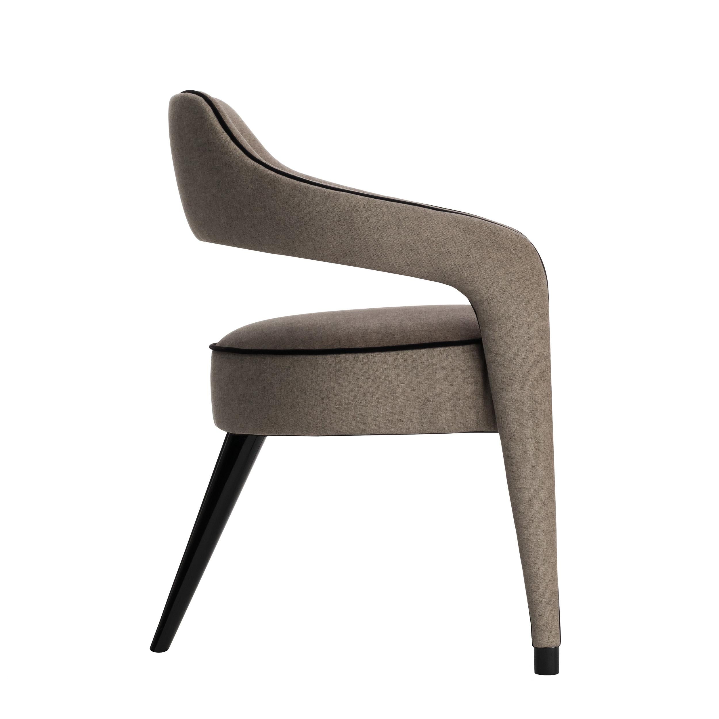 Modern INVICTA dining chair with one back foot in Solid Wood For Sale