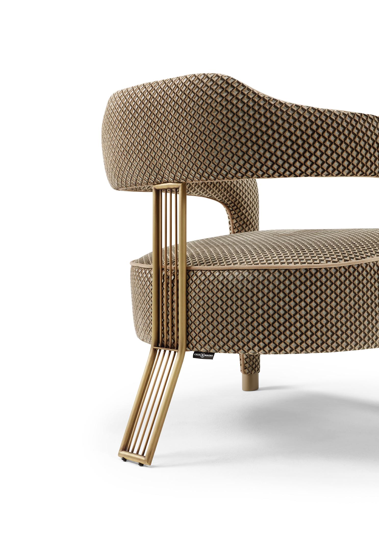 INVICTA II Armchair with Antique Brass Rear Leg In New Condition For Sale In Frazão, Porto
