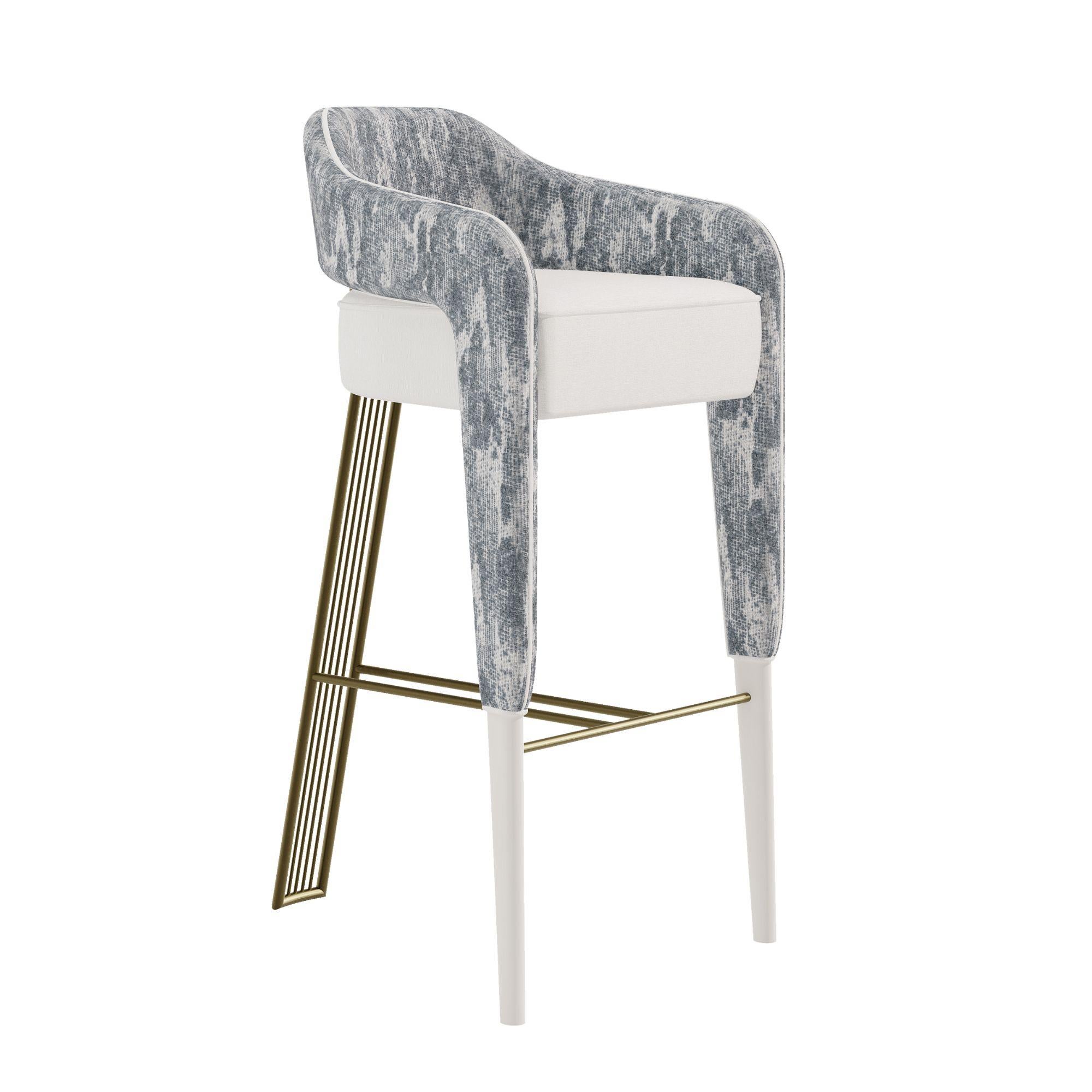 INVICTA II Bar Stool – Contemporary Design with Polished Brass Rear Leg For Sale 3