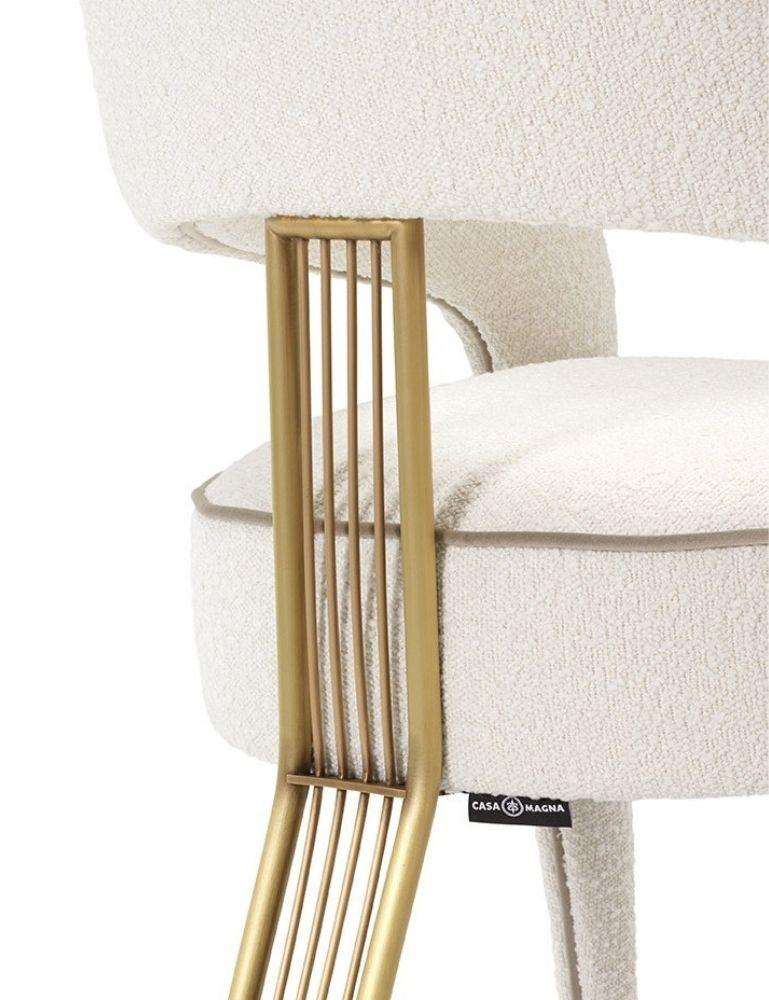 Esszimmerstuhl „Invicta ii“ in Weiß mit hinterem Bein aus antikem Messing (Moderne) im Angebot