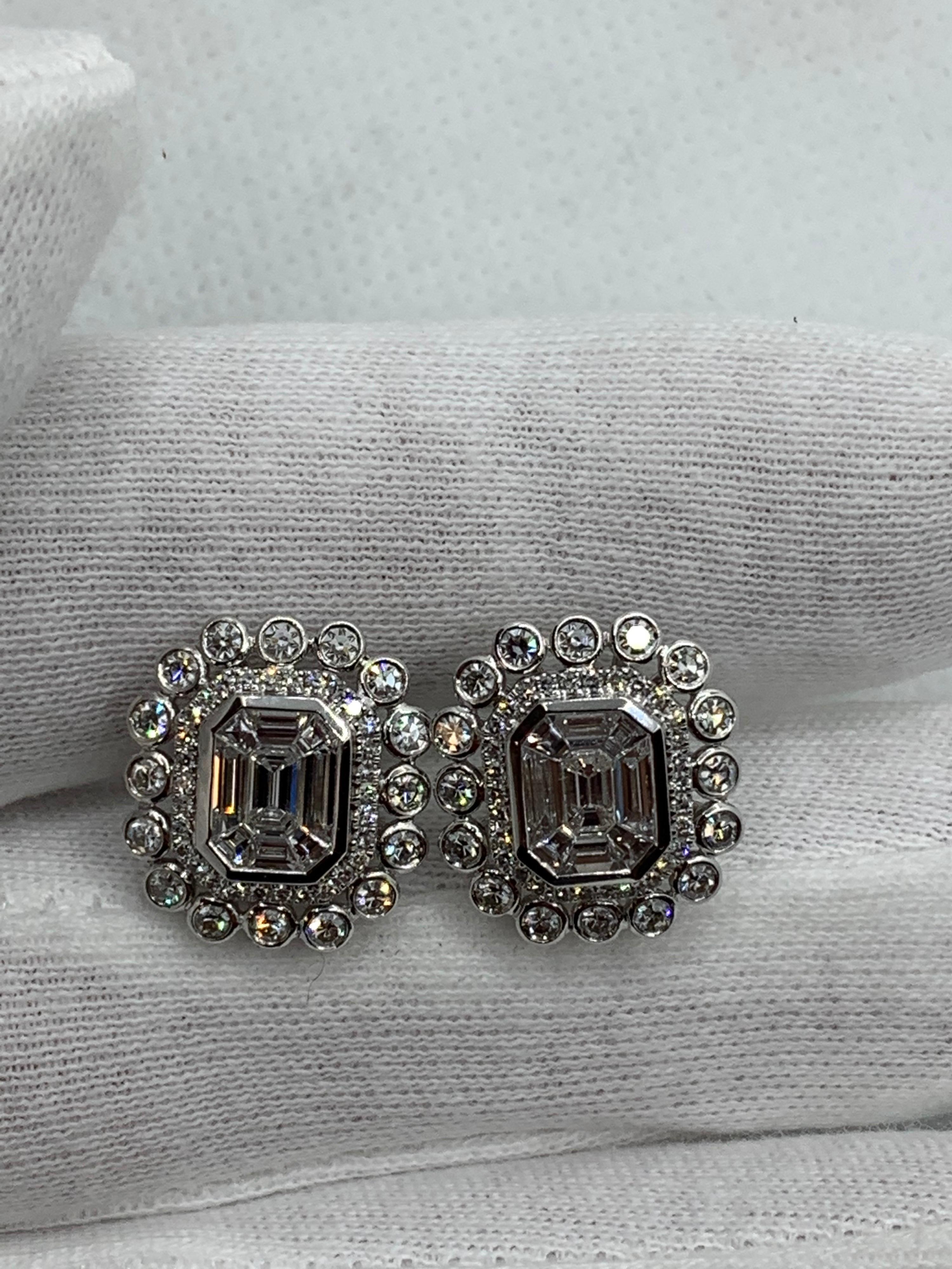 Boucles d'oreilles en diamant taille émeraude serti invisible et illusion Neuf - En vente à New York, NY