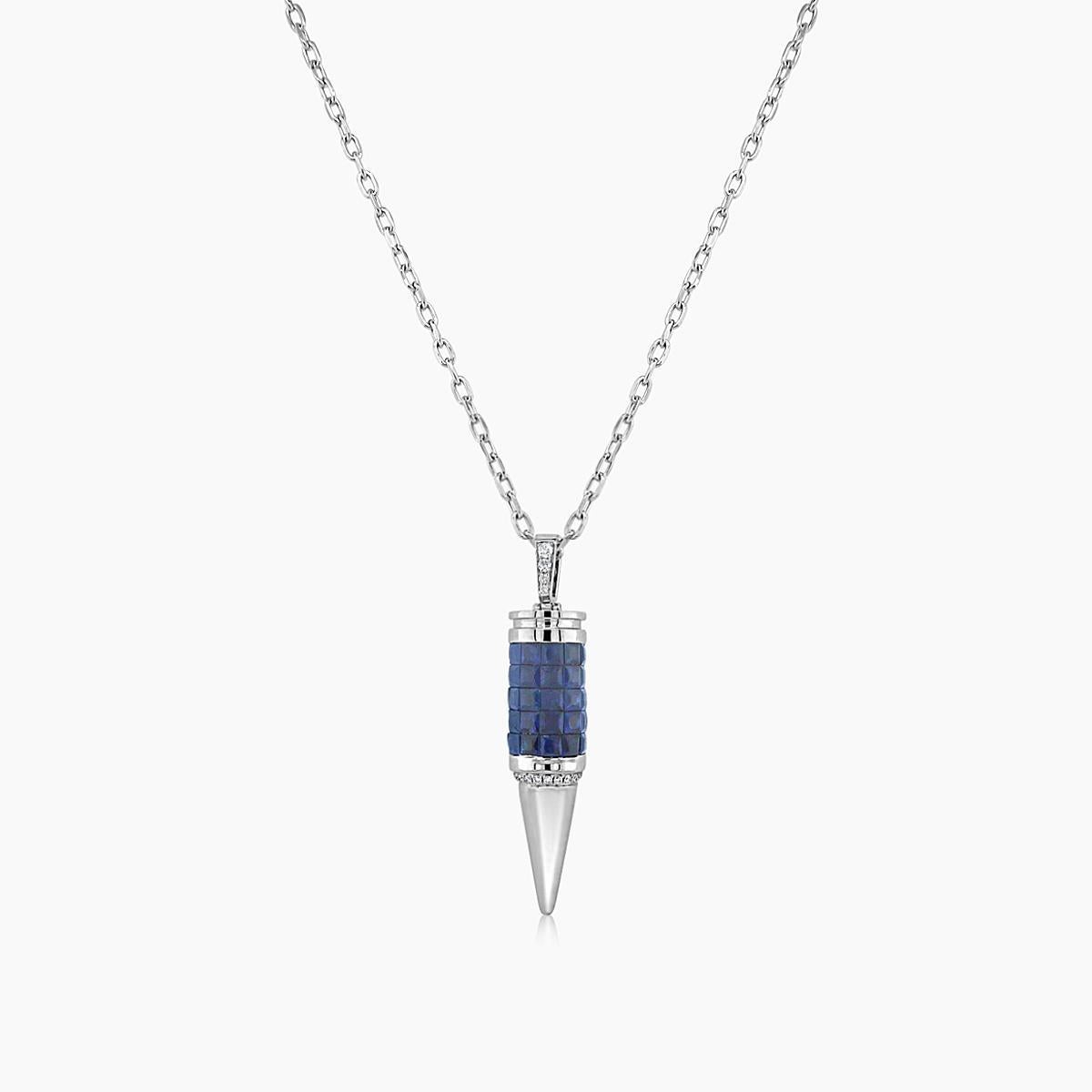 Taglio proiettile Collana Invisible Blue Sapphire & Diamond in oro bianco 18 carati con ciondolo Bullet Rocket in vendita