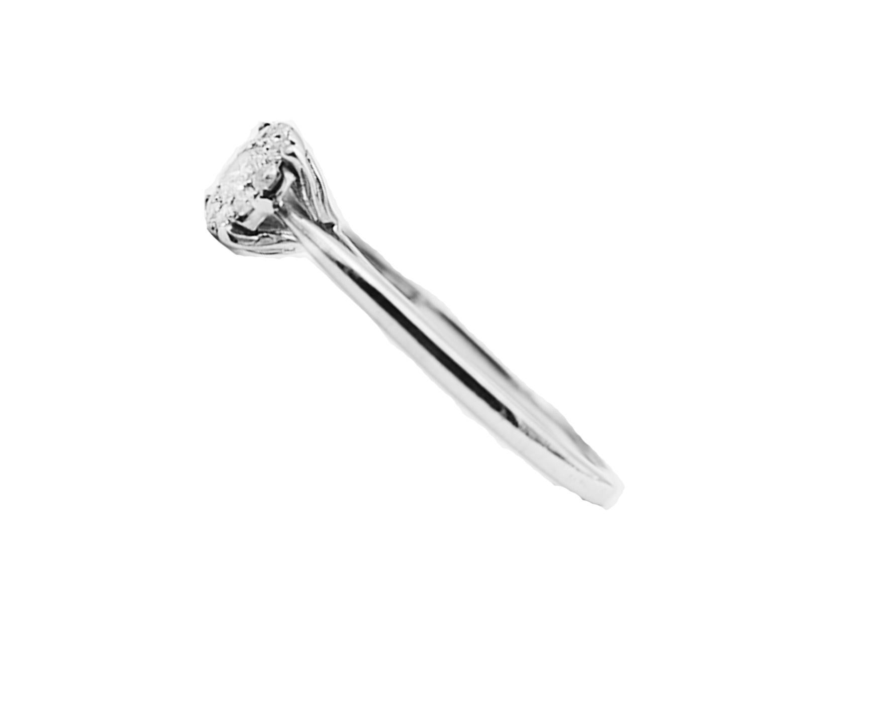 Taille ronde Bague solitaire en or blanc 14 carats avec diamants invisibles de 0,57 carat en vente