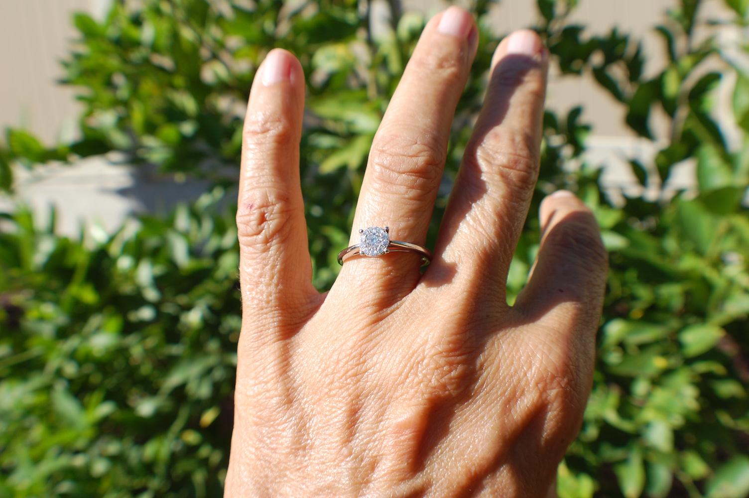 Bague solitaire en or blanc 14 carats avec diamants invisibles de 0,57 carat Pour femmes en vente