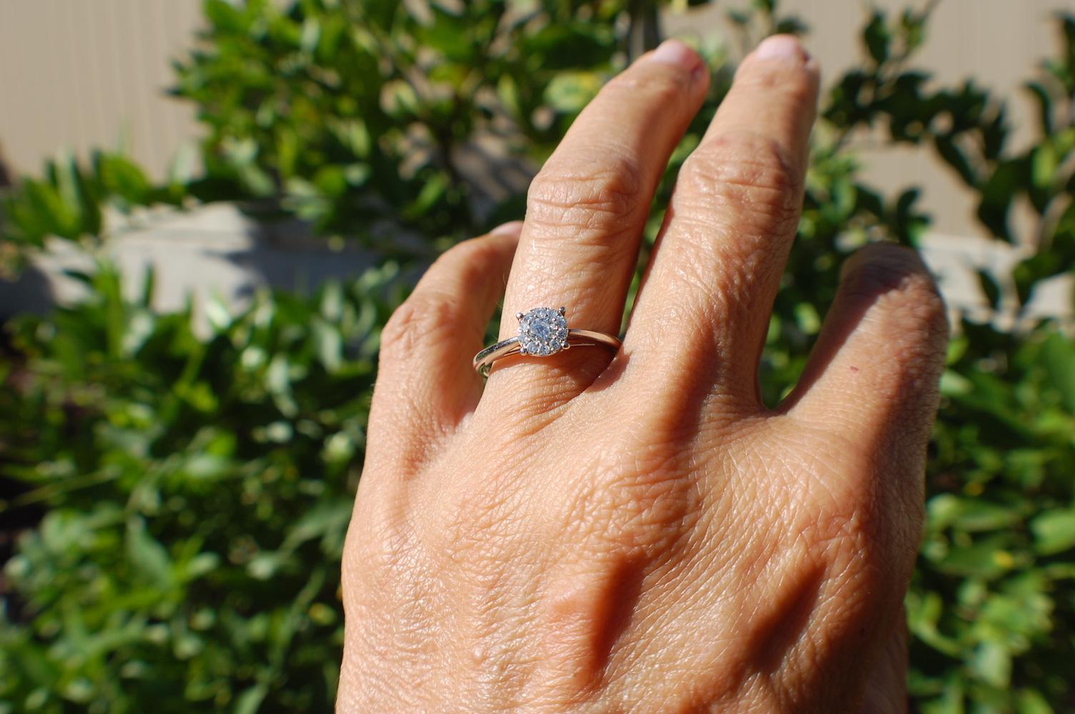 Bague solitaire en or blanc 14 carats avec diamants invisibles de 0,57 carat en vente 1