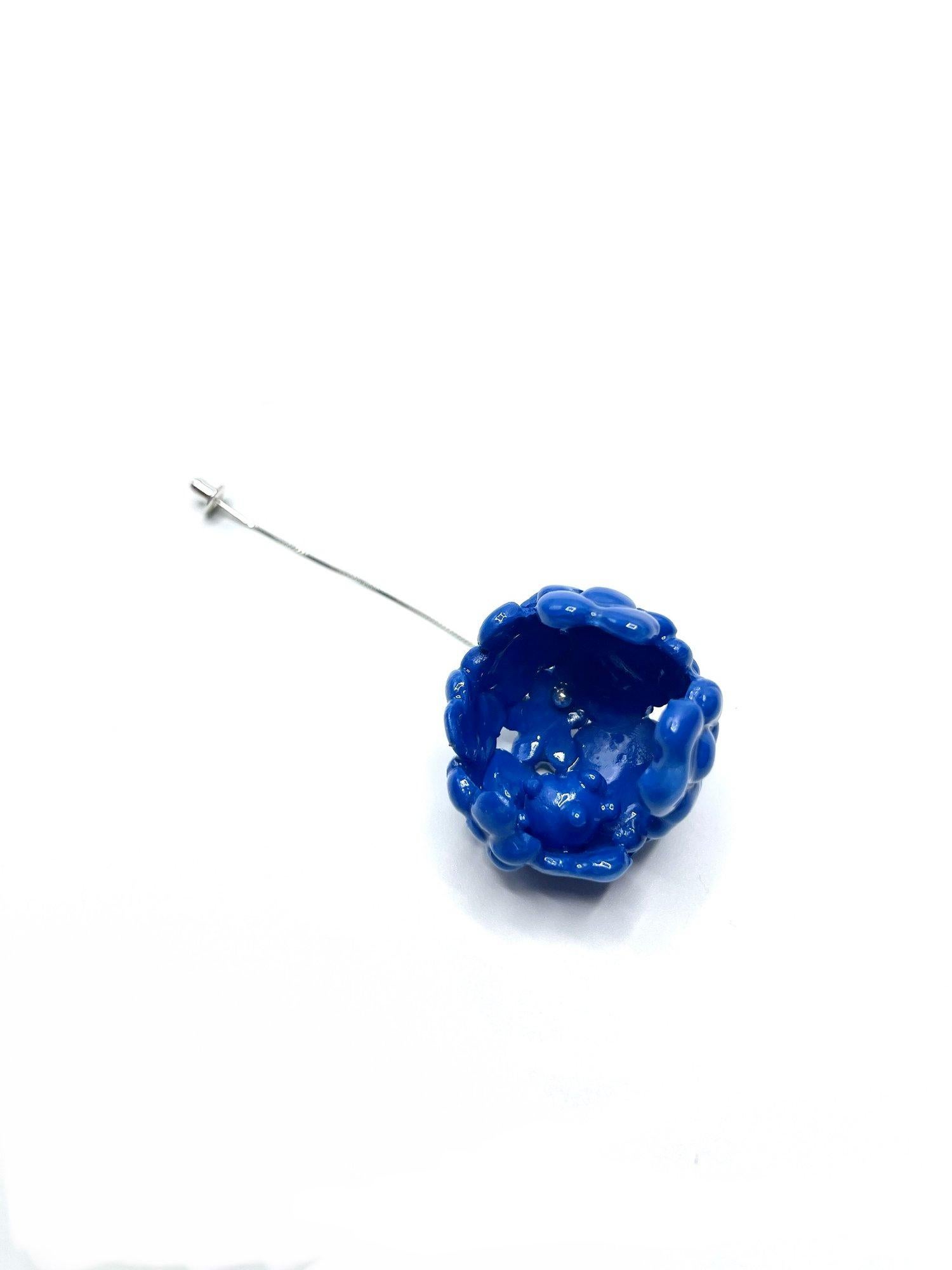 Invisible in Blue Thread Earring In New Condition For Sale In Brooklyn, NY