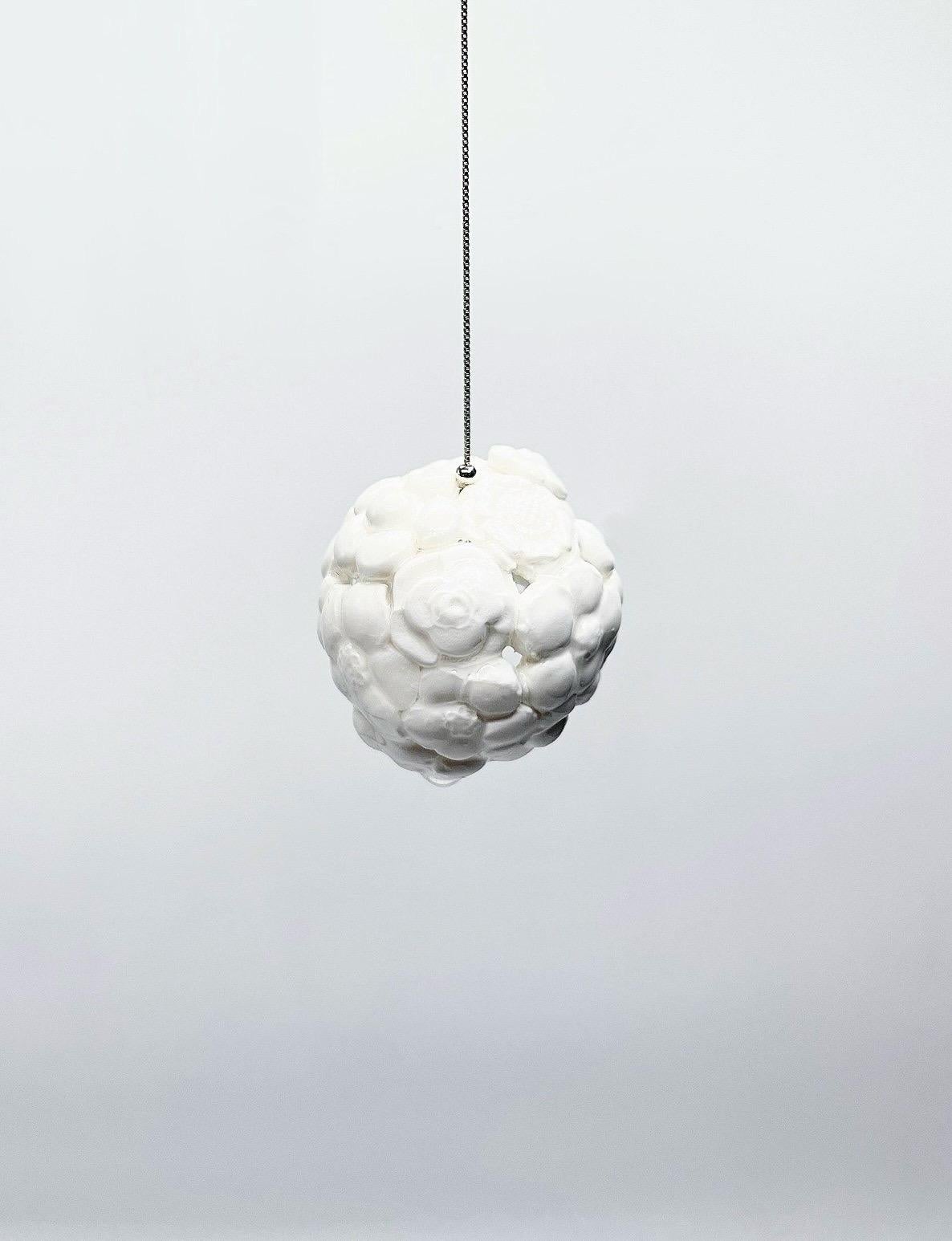 Invisible In White Thread Earring In New Condition For Sale In Brooklyn, NY