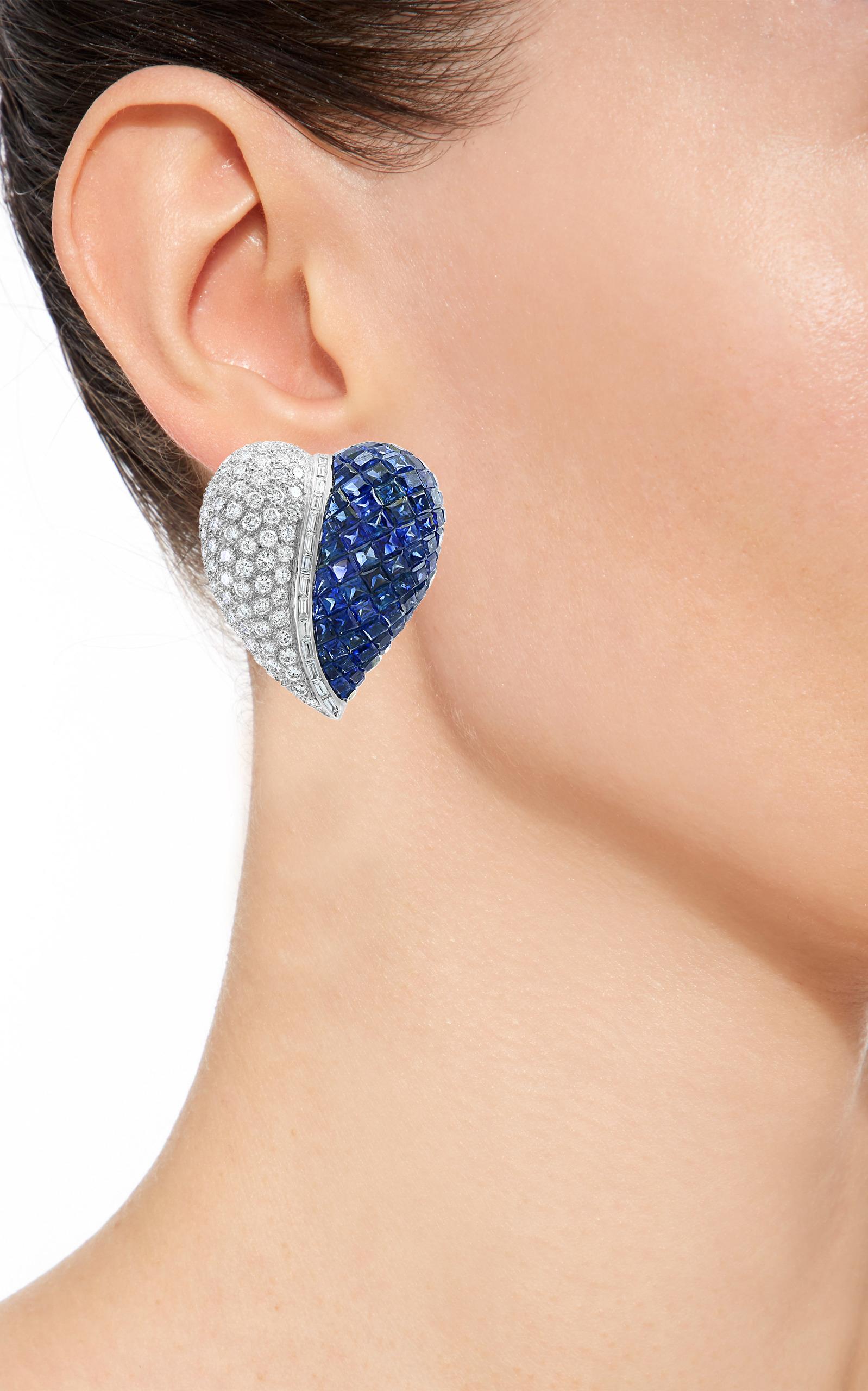 Boucles d'oreilles cocktail en or 18 carats avec saphirs et diamants, sertis en mystère invisible Pour femmes en vente