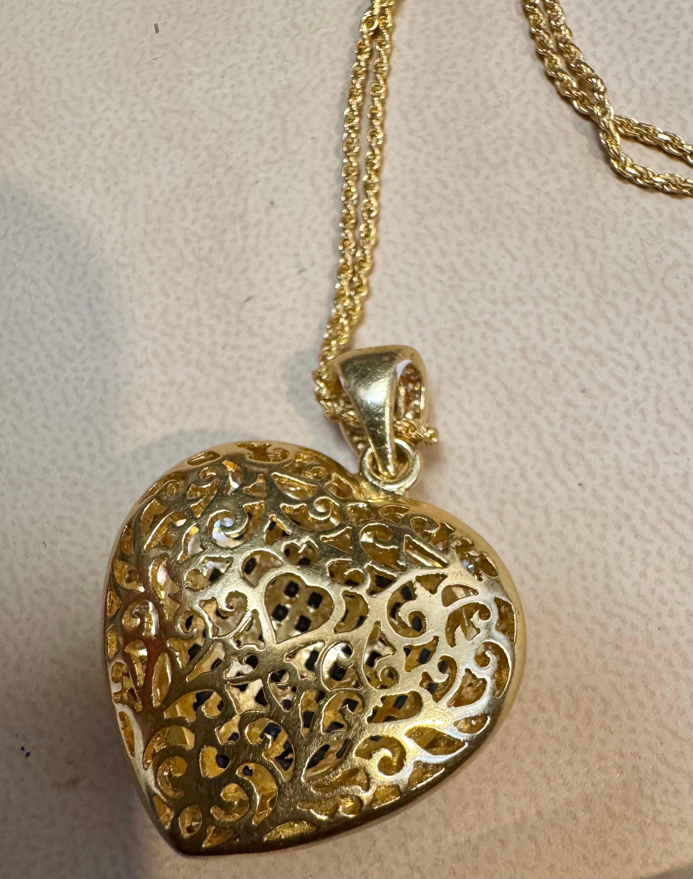 Ciondolo a cuore con zaffiro e diamante Invisible Mystery Set  18 carati  Oro giallo in vendita 6