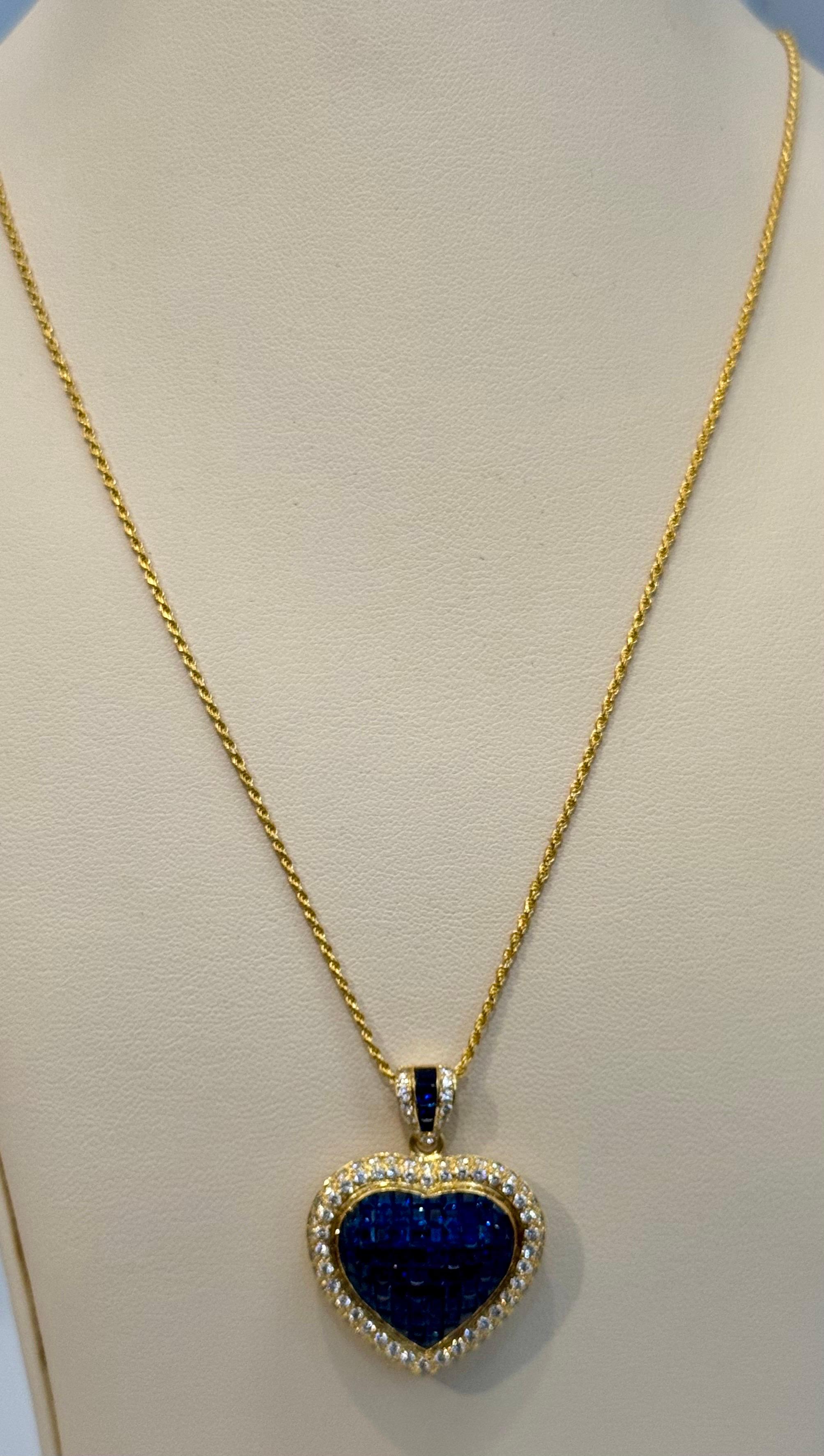 Donna Ciondolo a cuore con zaffiro e diamante Invisible Mystery Set  18 carati  Oro giallo in vendita