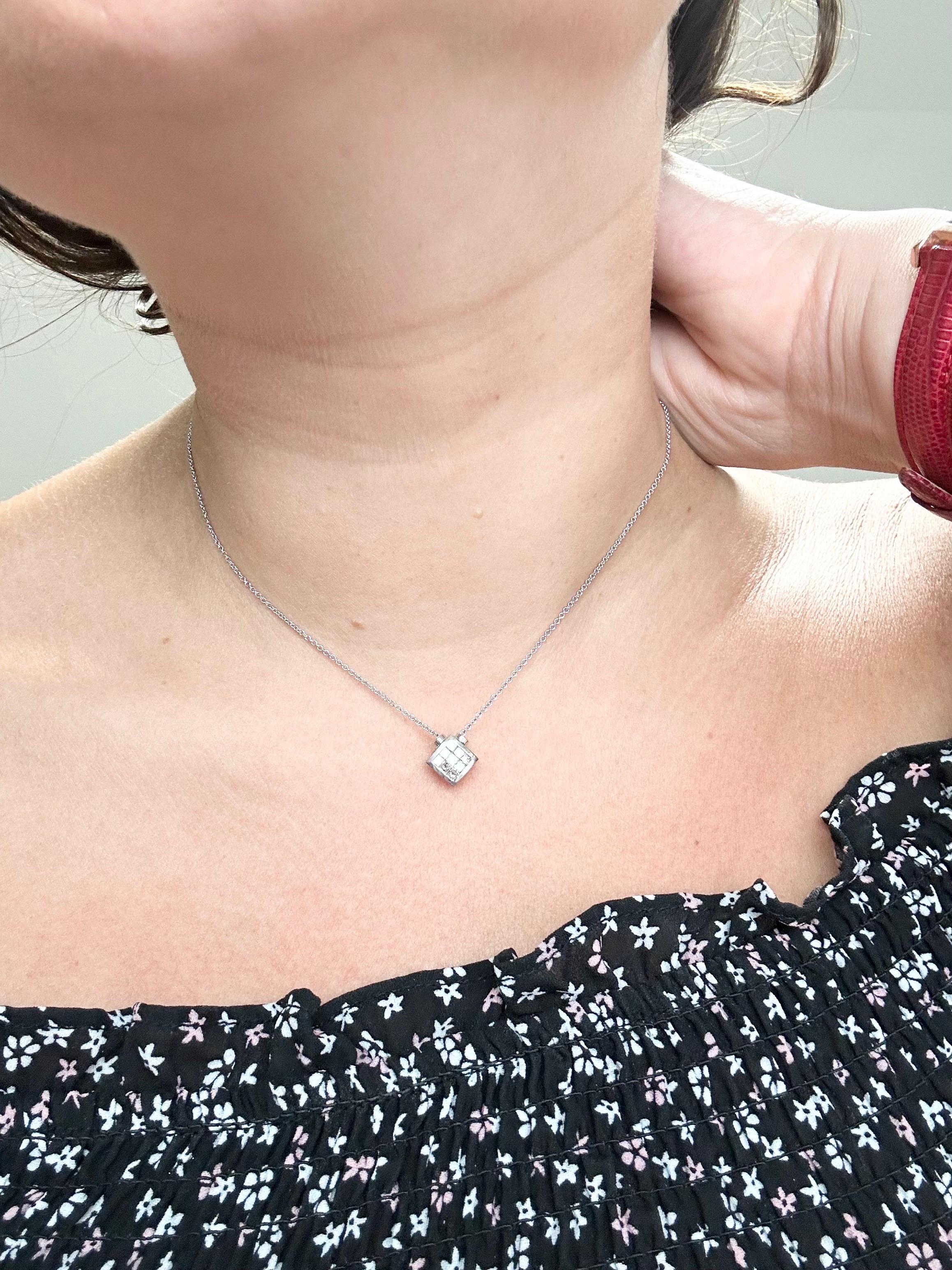 Women's or Men's Invisible pendant necklace diamond pendant necklace 18KT gold For Sale