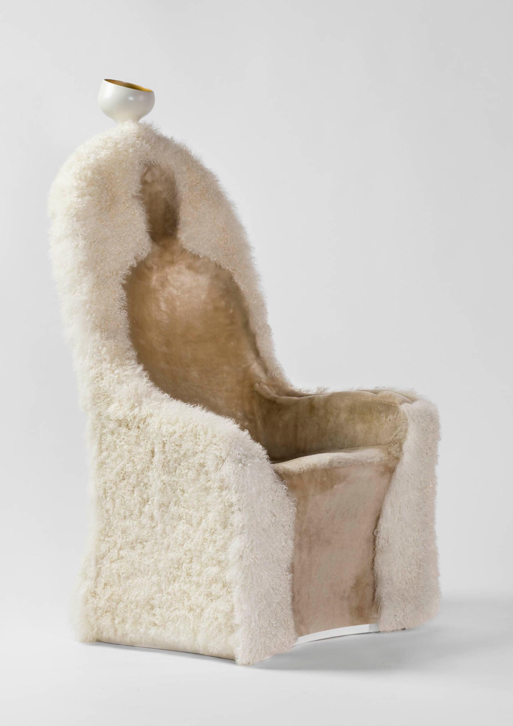 Sillón y lámpara Personaje Invisible, Salvador Dalí Moderno en venta