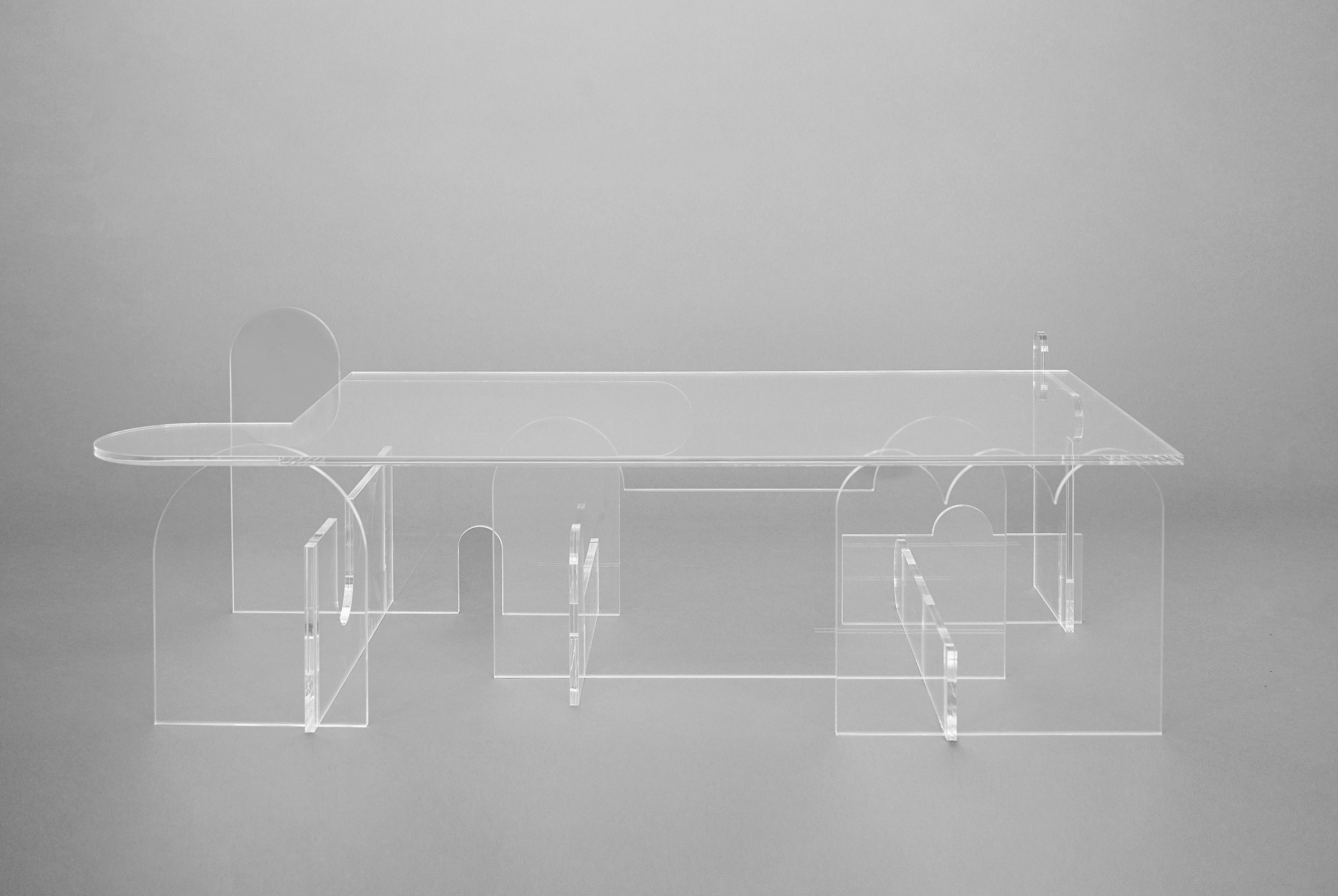 Invisible perspective table - Morgan Spaulding
Perspective table is a sculptural masterpiece that fuses light and
the lines of structure in a perfect blend.
EO Editions
Dimensions: L 100 x W 51x H 31 cm
Material: Clear acrylic.

Morgan