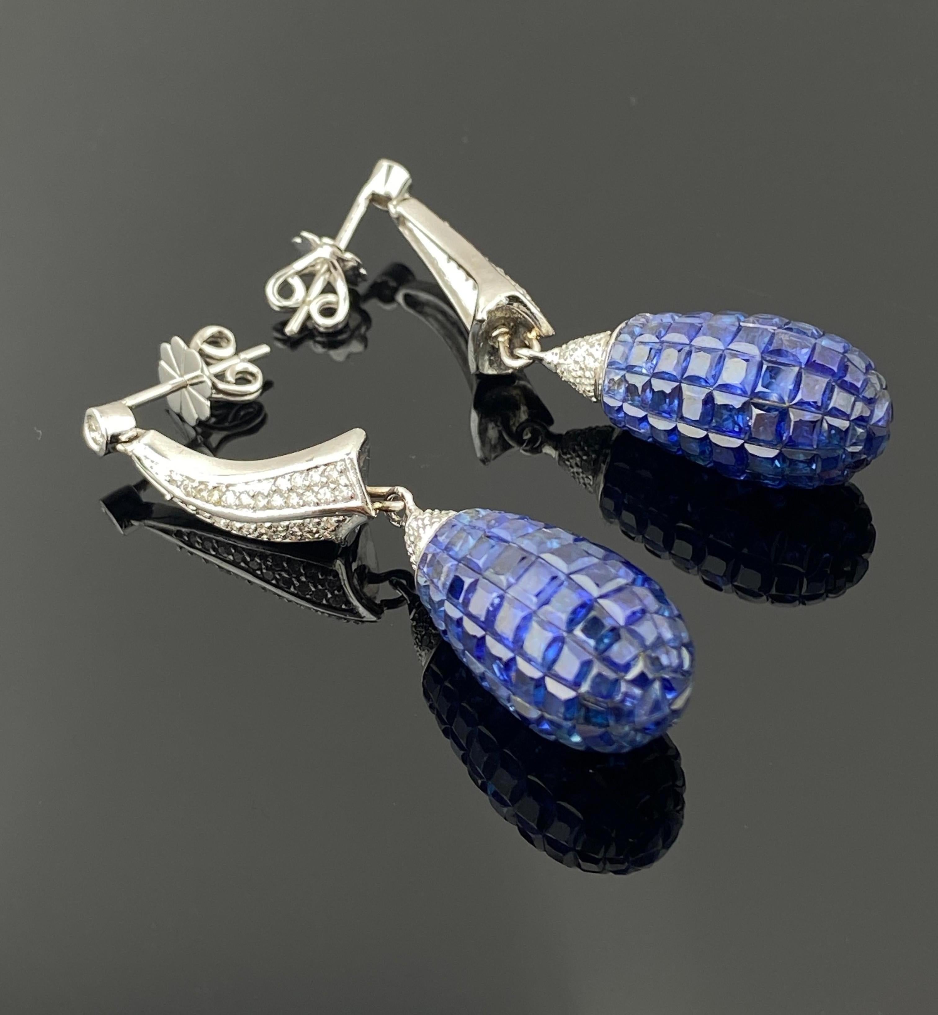 Unsichtbare Ohrringe mit 28,51 Karat blauem Saphir und 1,50 Karat Diamant im Zustand „Neu“ im Angebot in Bangkok, Thailand