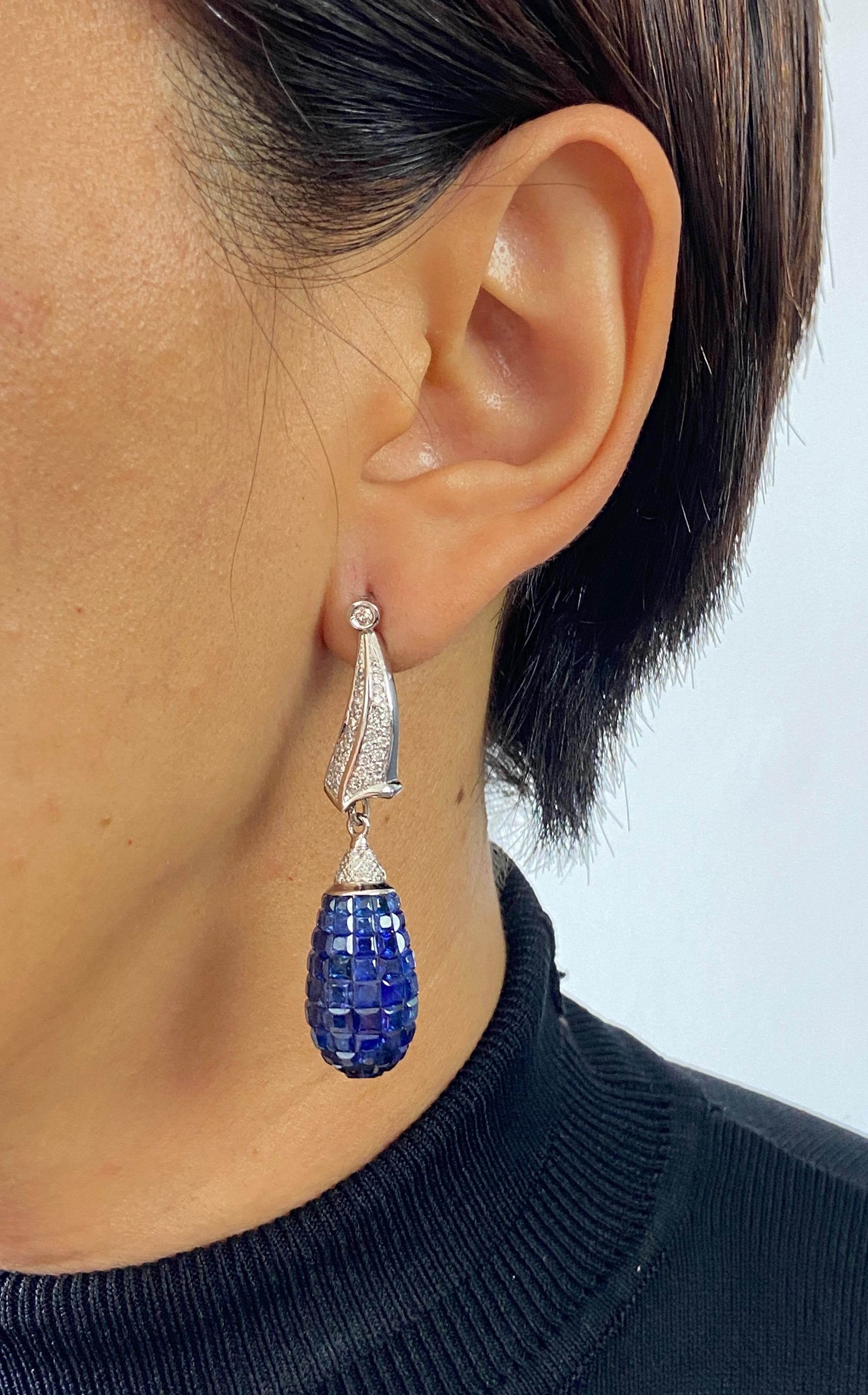 Unsichtbare Ohrringe mit 28,51 Karat blauem Saphir und 1,50 Karat Diamant Damen im Angebot