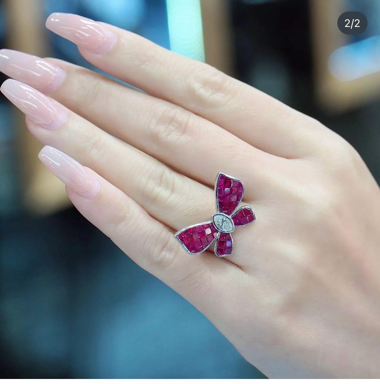 Im Angebot: Unsichtbar gefasster Schmetterlings-Rubinring mit einem Diamanten () 9