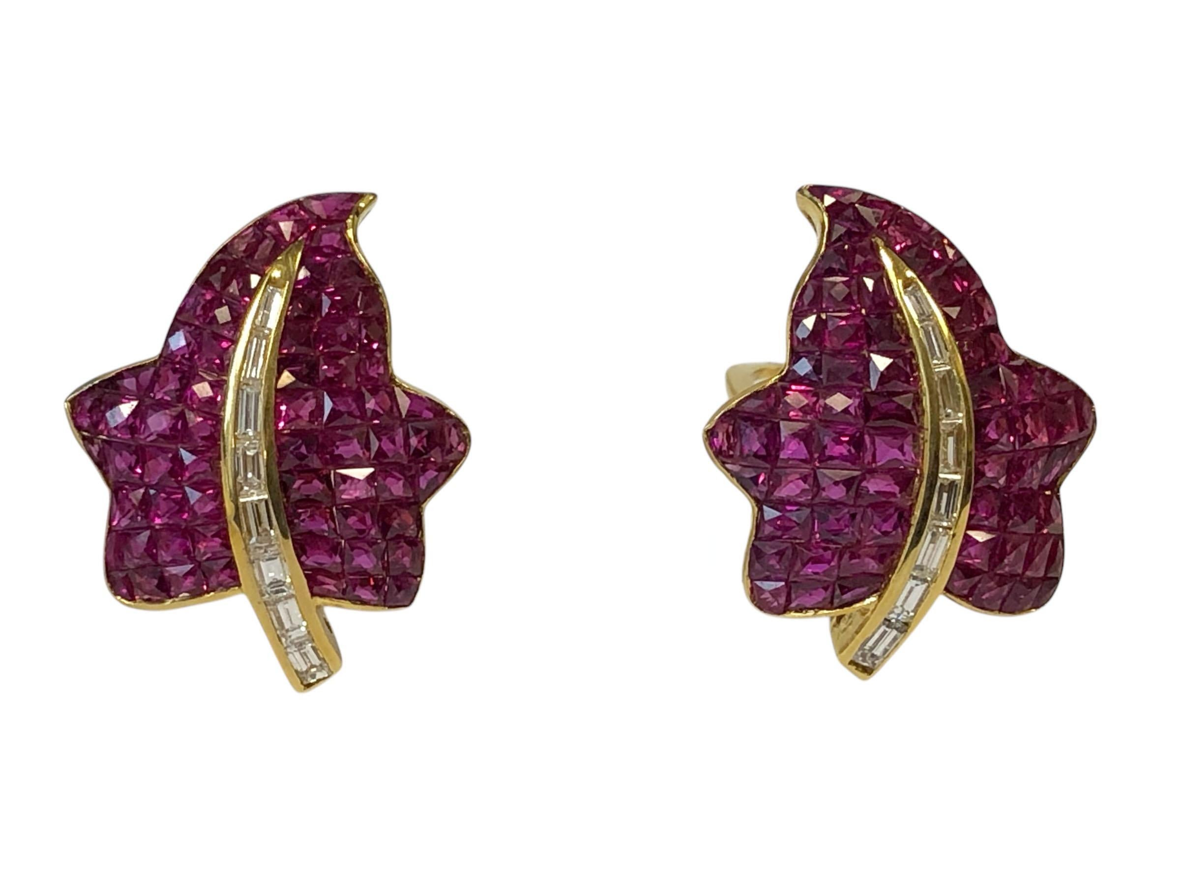 Taille française Ensemble invisible Boucles d'oreilles feuilles en or jaune avec rubis et diamants fins en vente