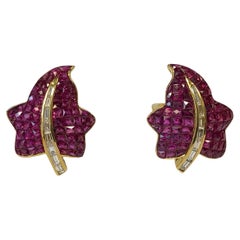 Ensemble invisible Boucles d'oreilles feuilles en or jaune avec rubis et diamants fins