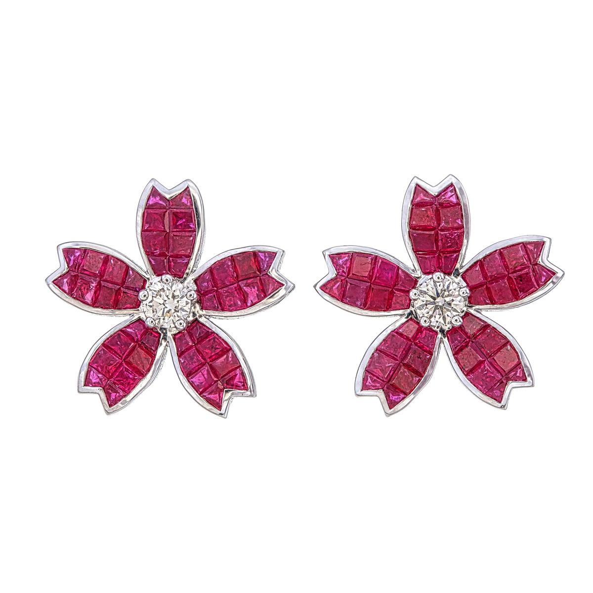 Artiste Boucles d'oreilles rubis fleuri en serti invisible en vente