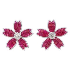 Boucles d'oreilles rubis fleuri en serti invisible