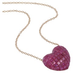 Collar de rubíes engarzados invisibles en oro rosa de 18 quilates