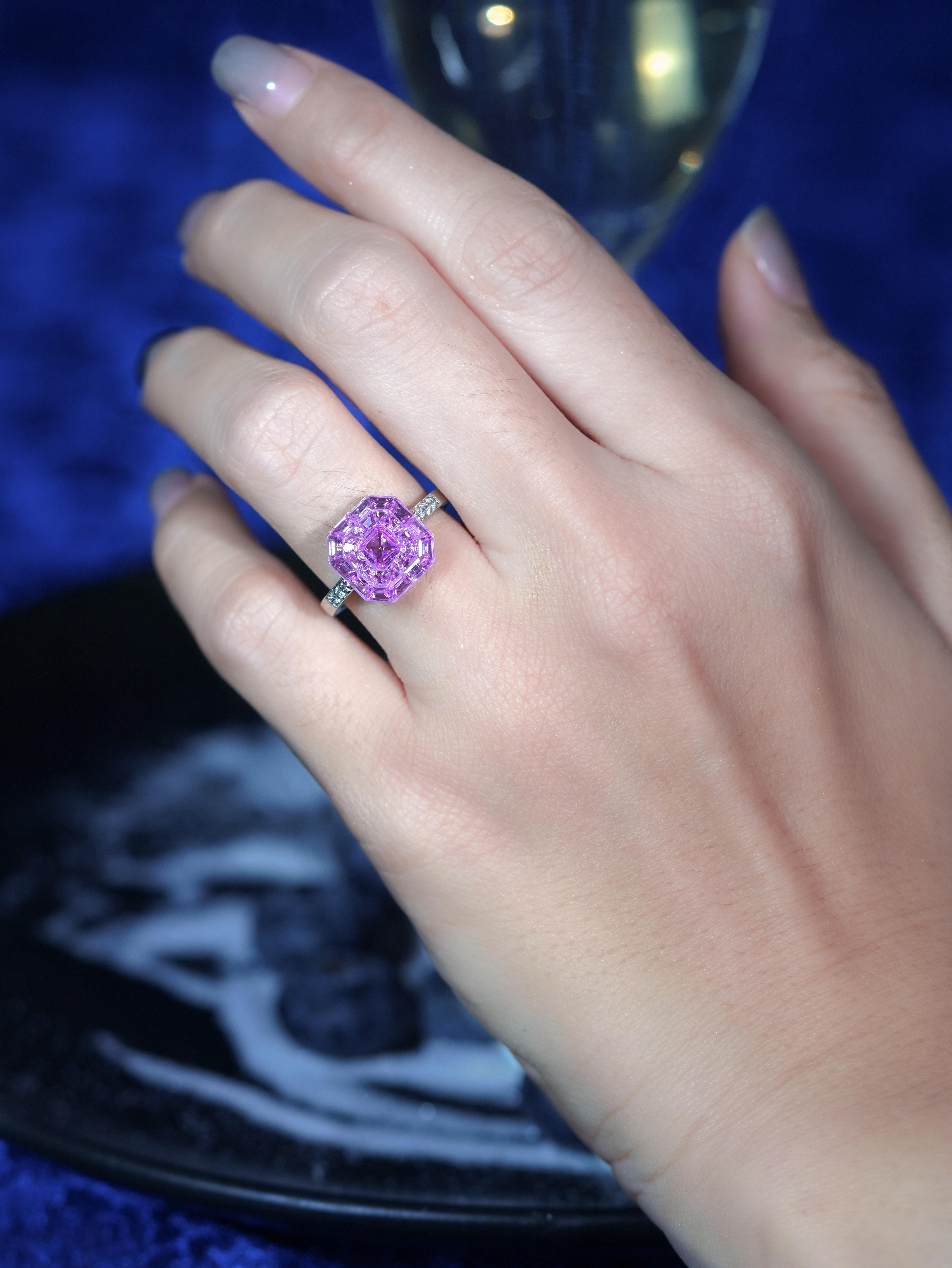 Invisible Set Pink Sapphire Diamond Art Deco Style Ring in 18K White Gold Art Decó en venta