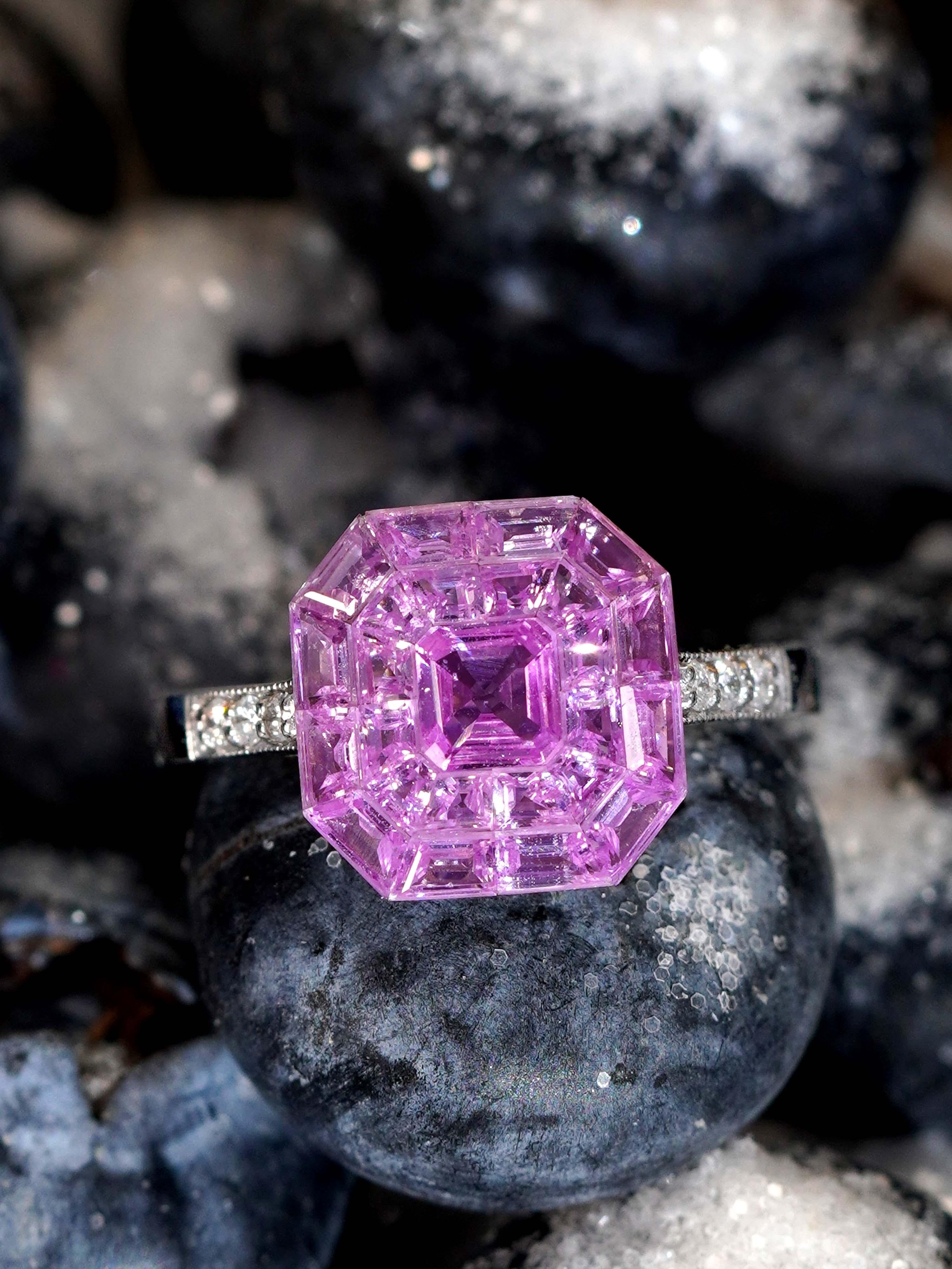 Invisible Set Pink Sapphire Diamond Art Deco Style Ring in 18K White Gold Corte cuadrado en venta