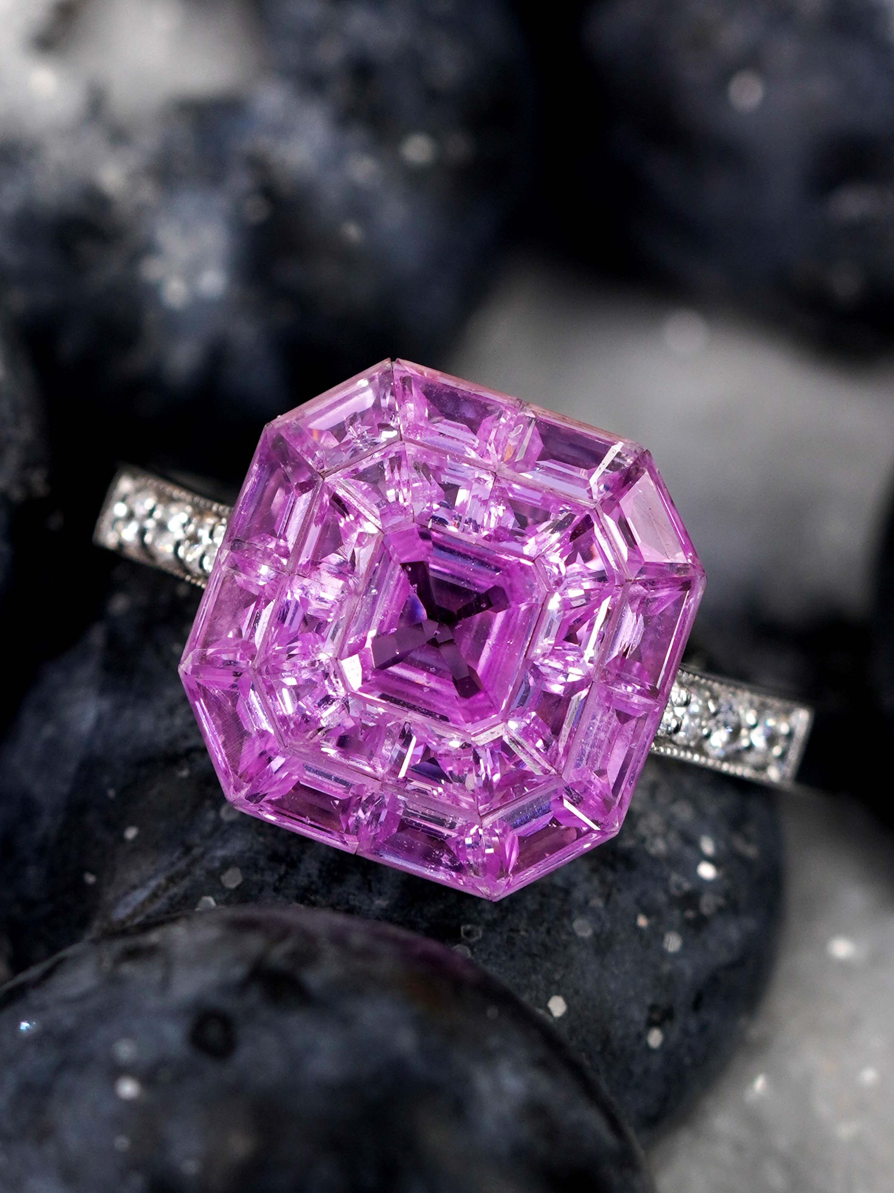 Invisible Set Pink Sapphire Diamond Art Deco Style Ring in 18K White Gold en Nuevo estado para la venta en Bangkok, TH