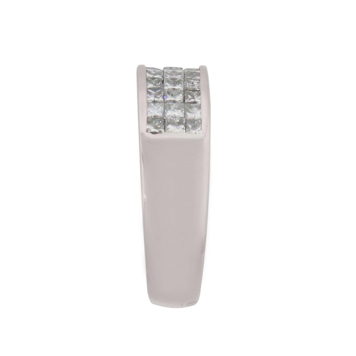 Anillo de diamantes talla princesa de engaste invisible en venta 1