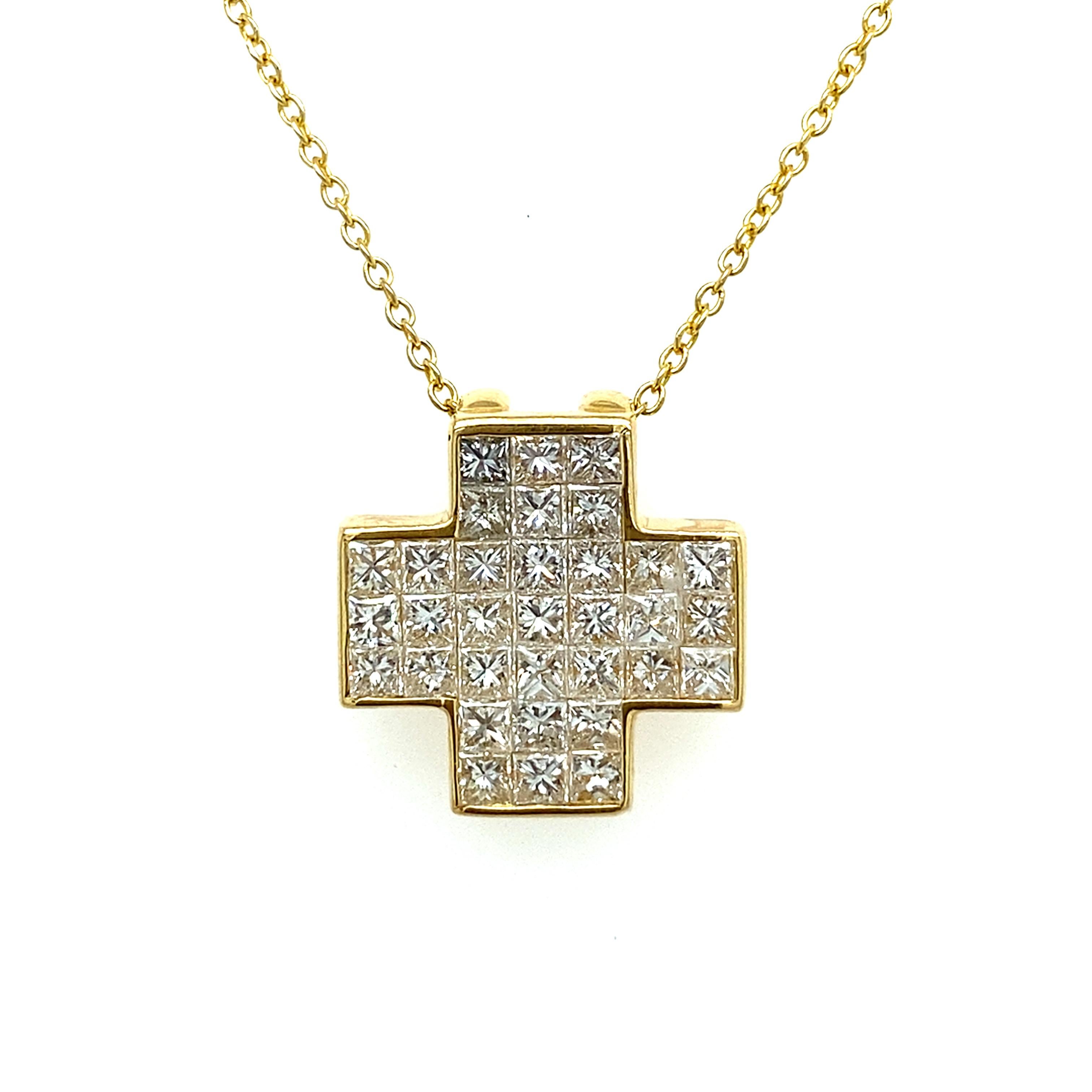 Round Cut Invisible Set Princess Cut Diamond Cross 1.30ct of Diamonds in 18ct Yellow Gold For Sale