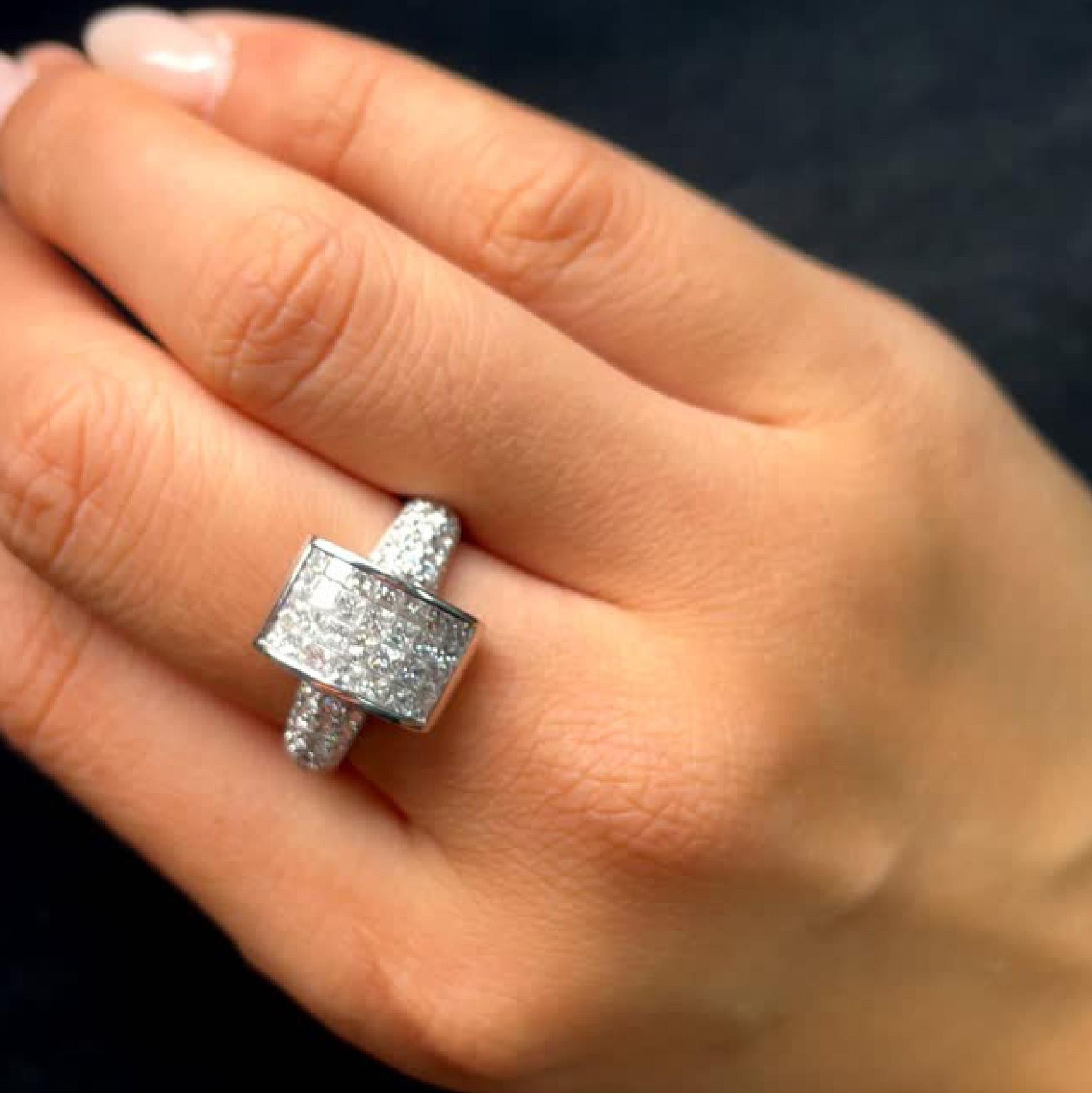 Unsichtbar gefasster Diamant-Verlobungsring mit Prinzessinnenschliff aus 18 Karat Gold im Angebot 7