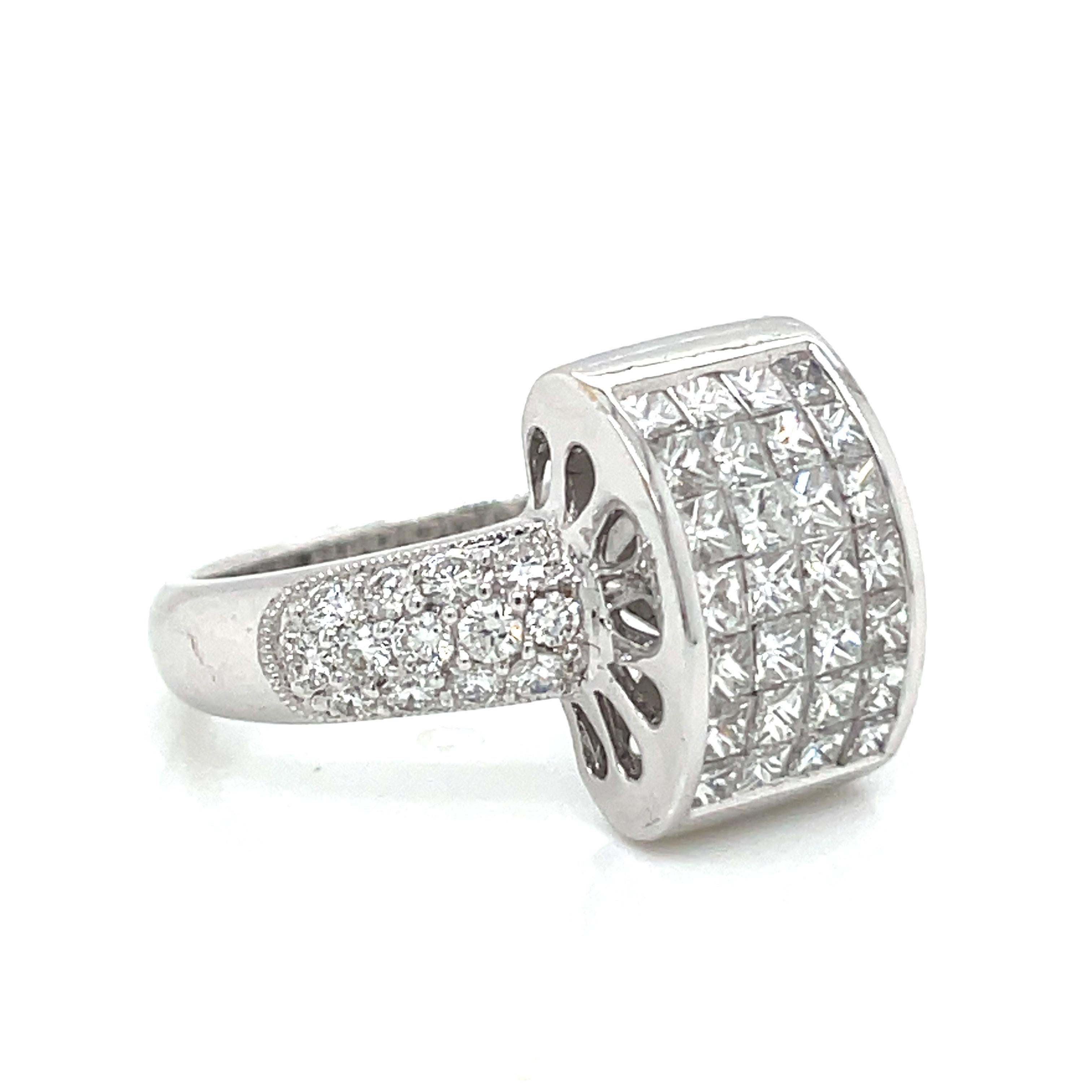 Unsichtbar gefasster Diamant-Verlobungsring mit Prinzessinnenschliff aus 18 Karat Gold im Zustand „Neu“ im Angebot in Hong Kong, HK