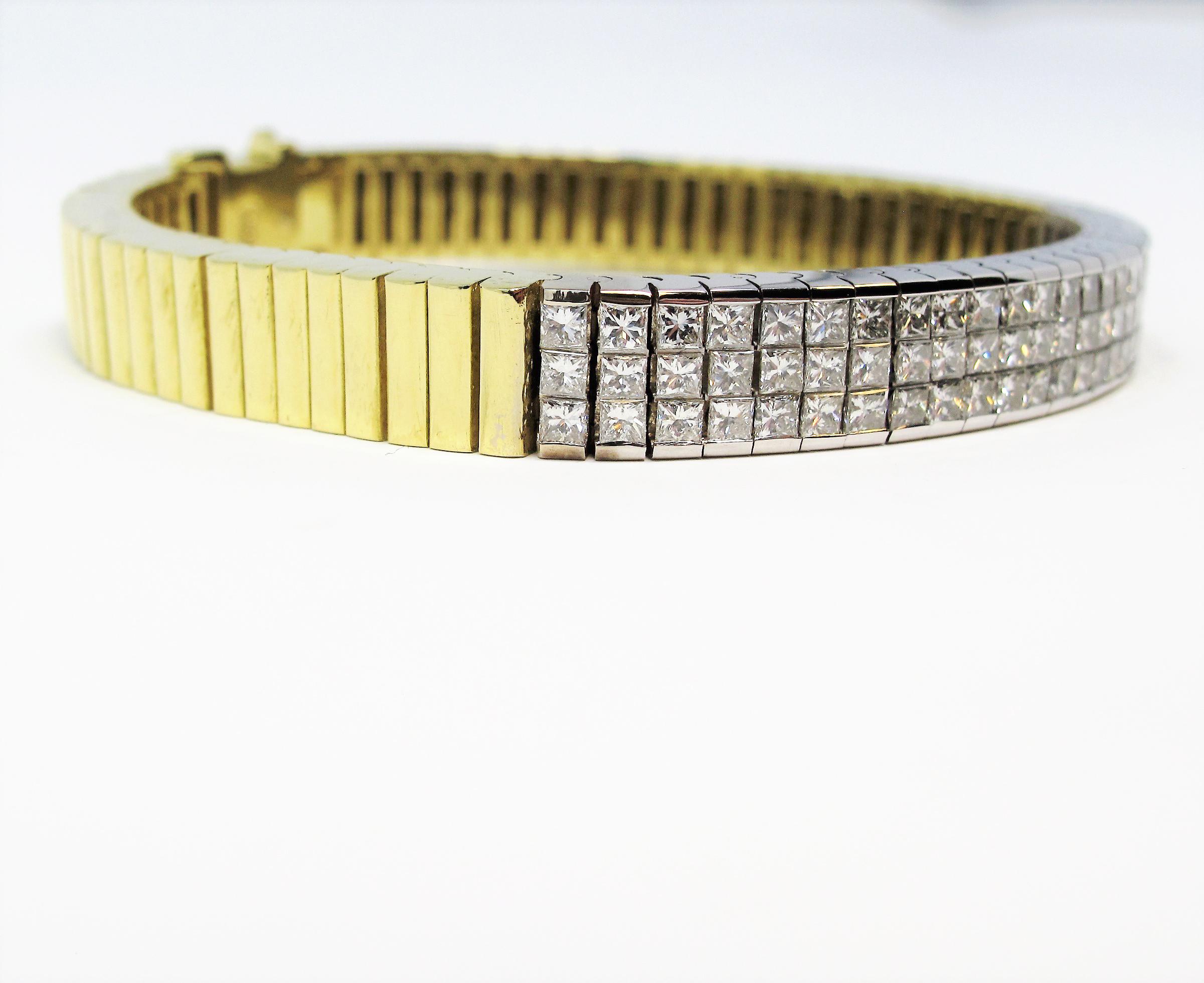 Unsichtbar gefasstes Diamantarmband im Prinzessinnenschliff mit zweifarbigem 18 Karat Gold (Carréschliff)