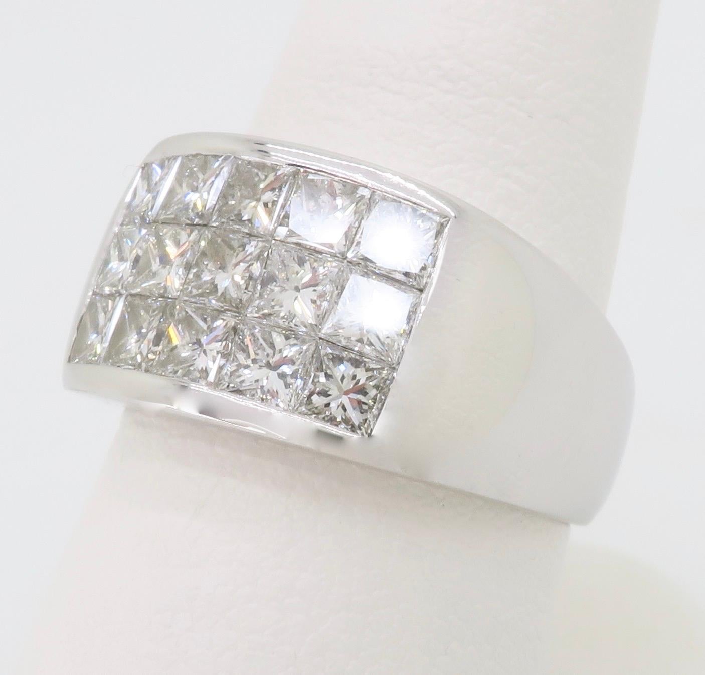 Invisible Set Princess Cut Diamond Ring Made in 18k White Gold In New Condition For Sale In Webster, NY