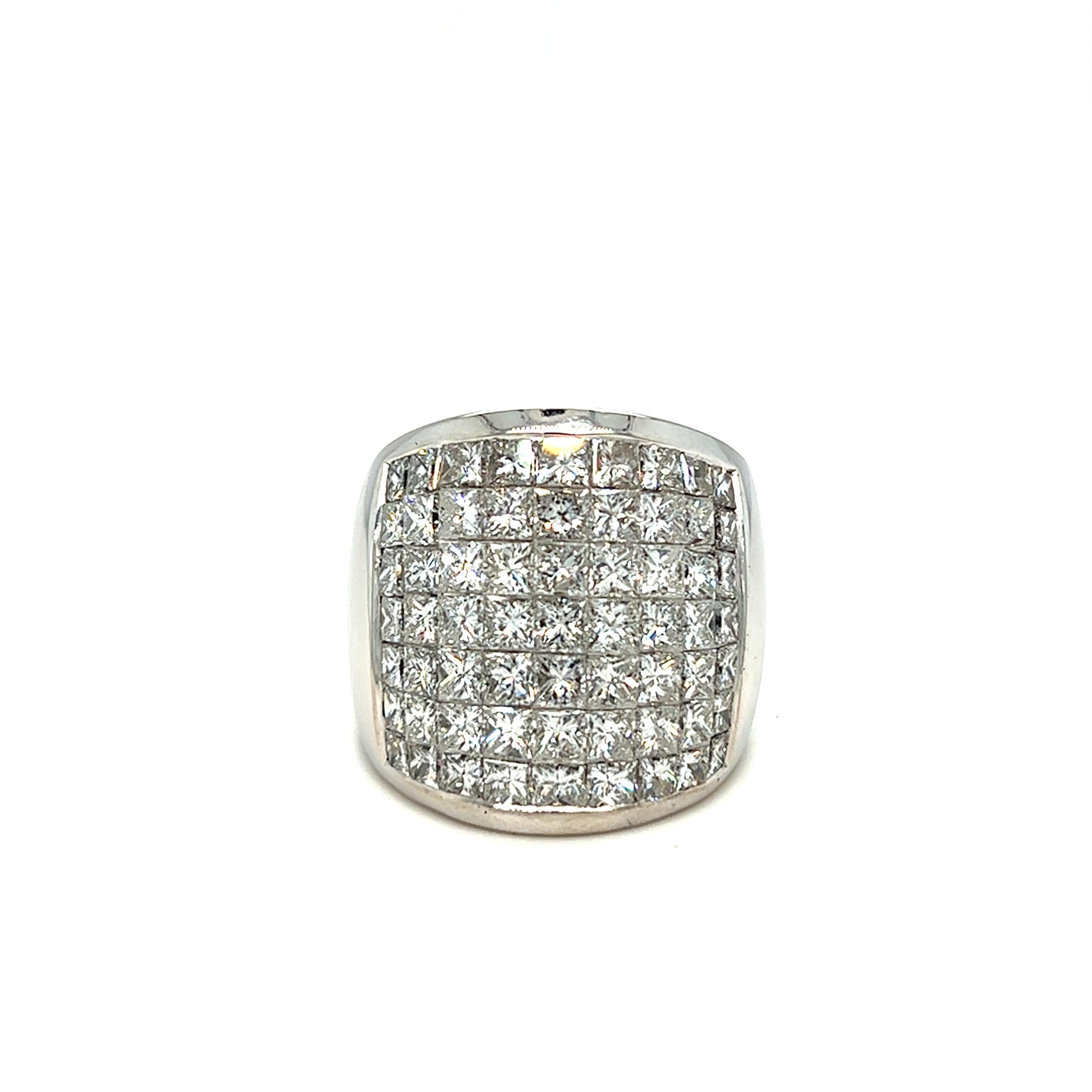Unsichtbare Set Prinzessin geschnittenen Diamanten breite Band Dome Ring 18k Weigold (Carréschliff) im Angebot