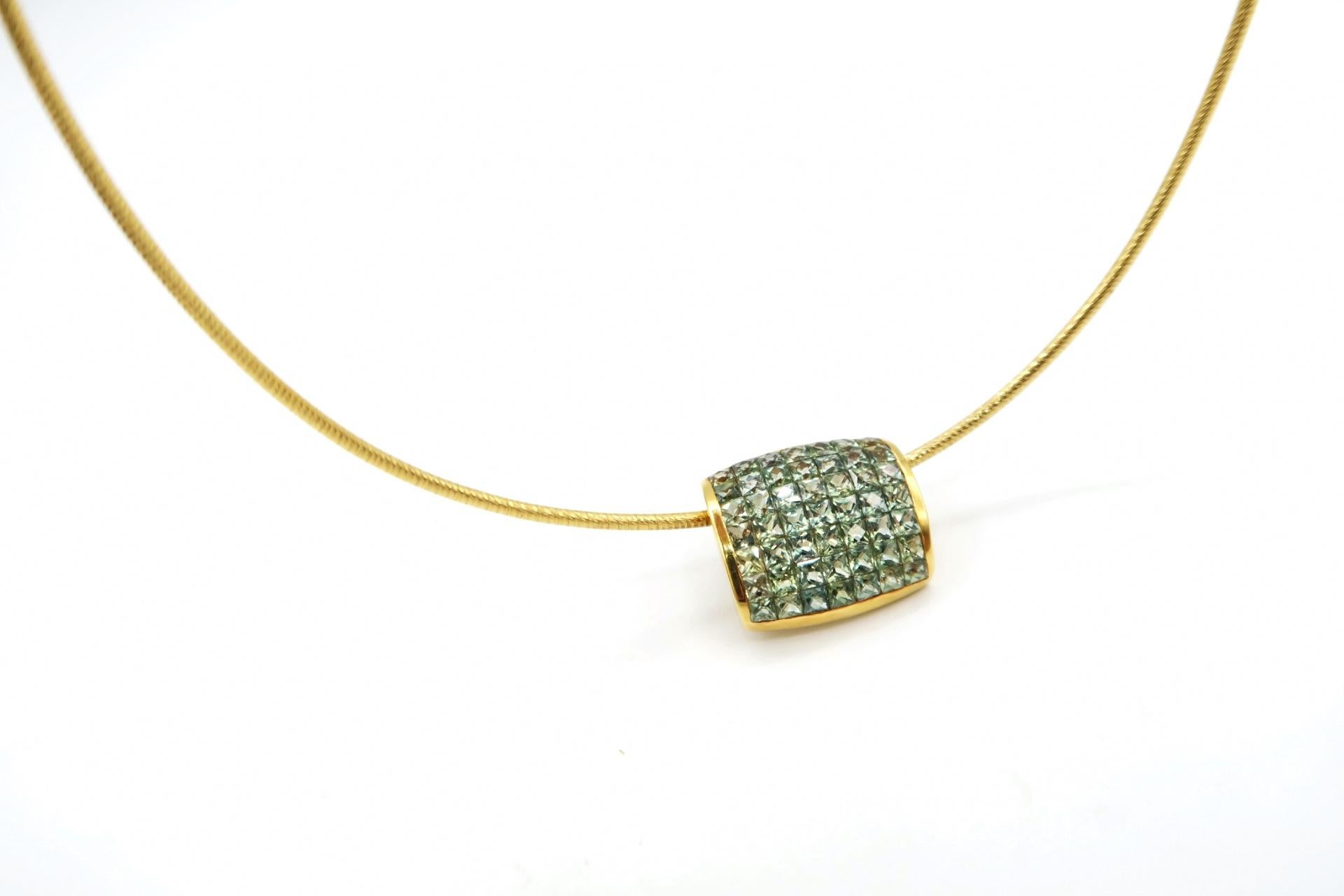 Contemporary Invisible Set Princess Cut Green Sapphire Aerodynamic 18K Gold Pendant Necklace For Sale