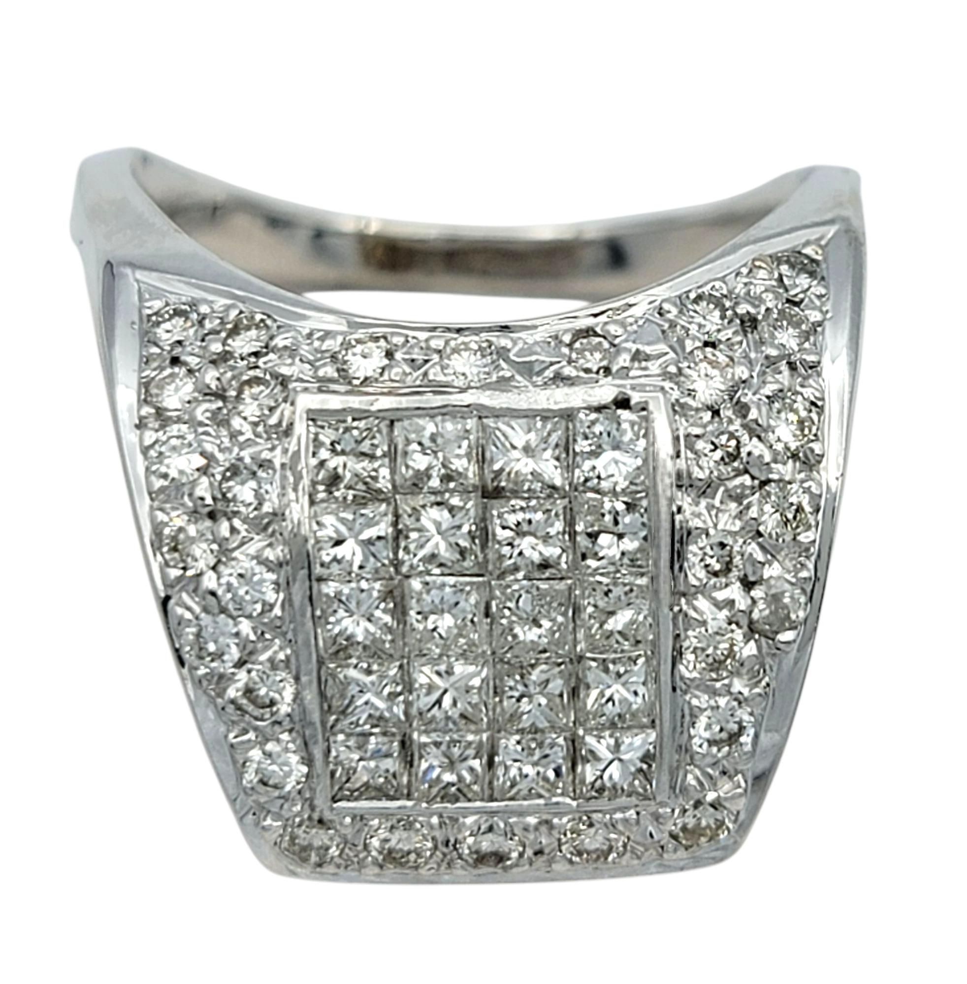 Invisible Set Round & Princess Diamond Contemporary Cocktail Ring 18 Karat Gold (Carréschliff) im Angebot