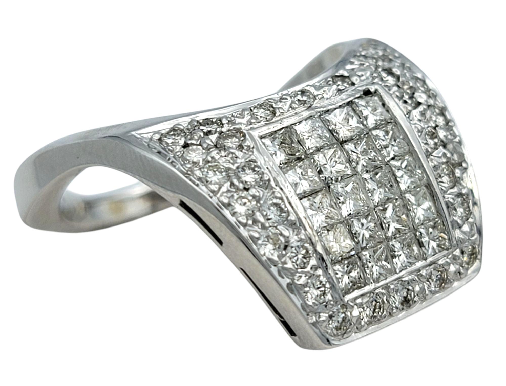 Invisible Set Round & Princess Diamond Contemporary Cocktail Ring 18 Karat Gold Damen im Angebot