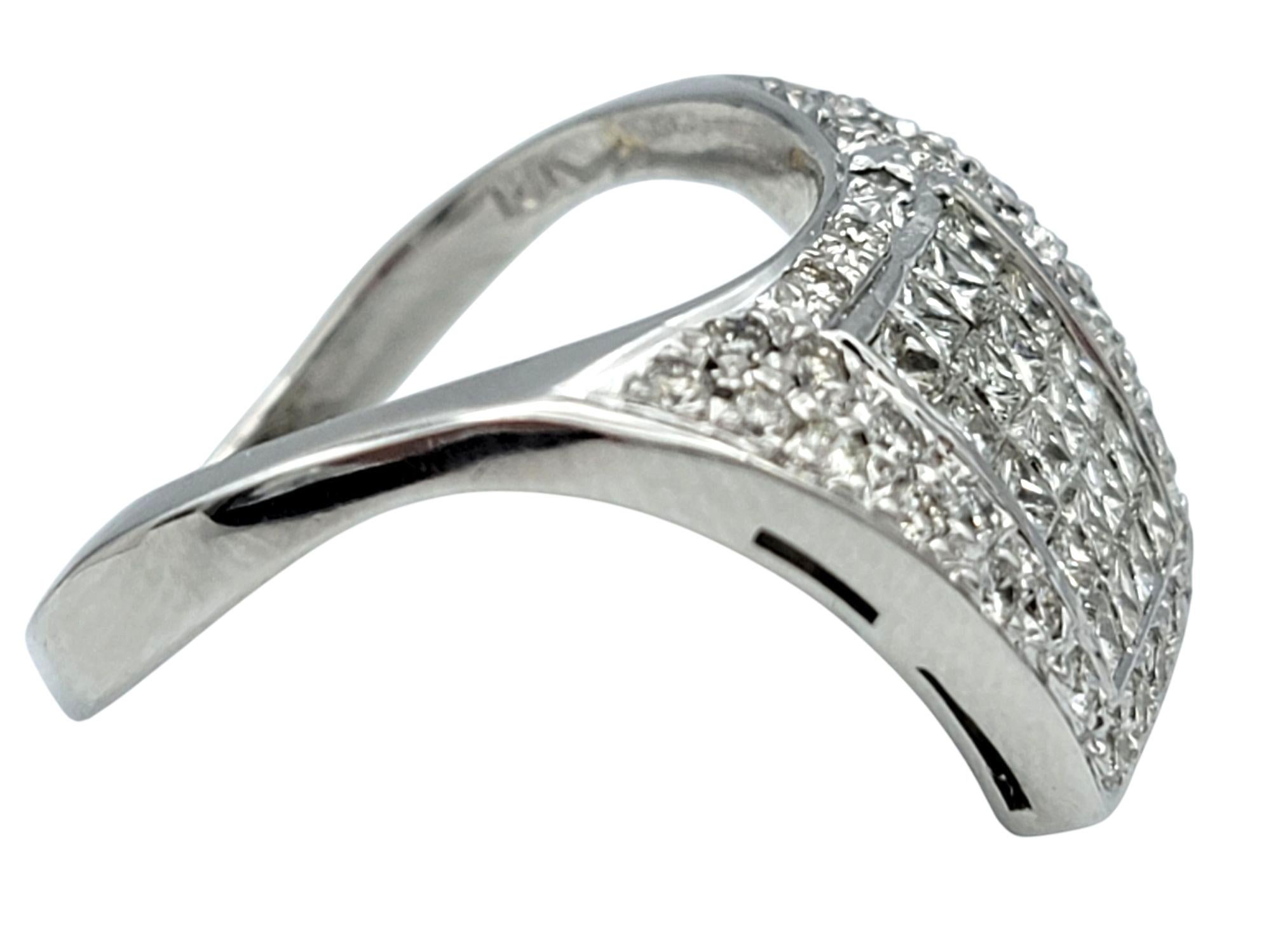 Invisible Set Round & Princess Diamond Contemporary Cocktail Ring 18 Karat Gold im Angebot 1